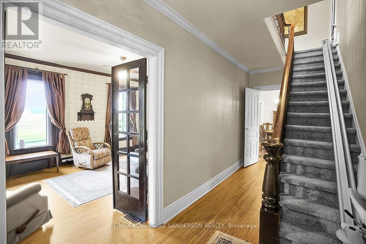 8523 Townsend Line, Lambton Shores, Ontario  N0M 1B0 - Photo 16 - X12426132