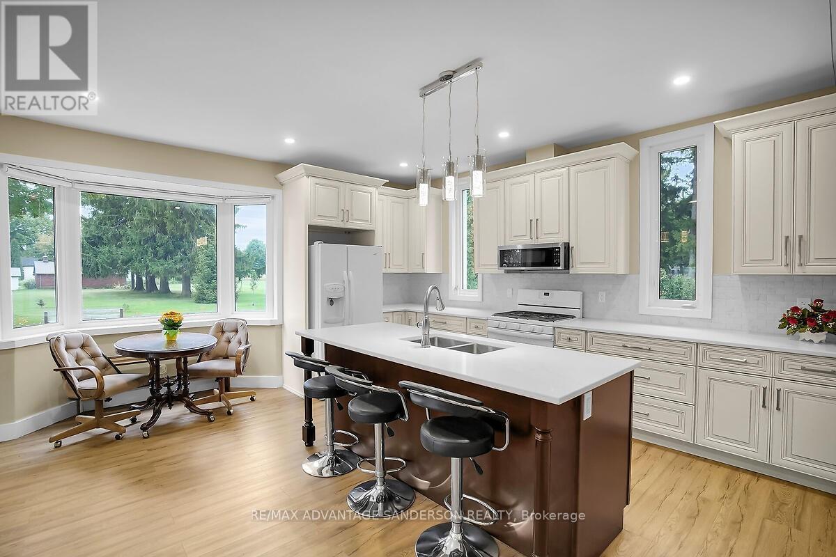 8523 Townsend Line, Lambton Shores, Ontario  N0M 1B0 - Photo 27 - X12426132