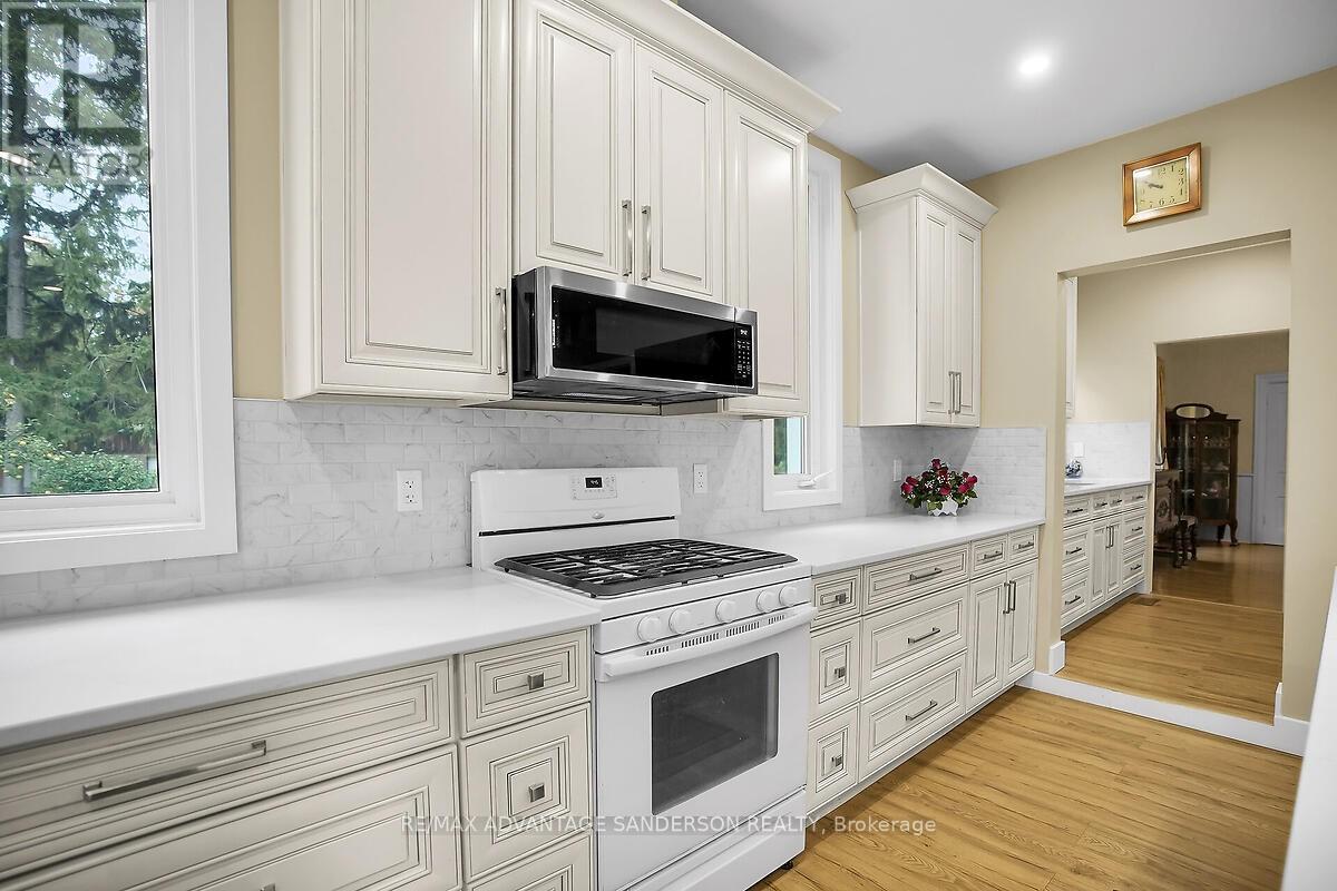 8523 Townsend Line, Lambton Shores, Ontario  N0M 1B0 - Photo 30 - X12426132