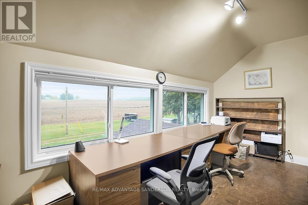8523 Townsend Line, Lambton Shores, Ontario  N0M 1B0 - Photo 37 - X12426132