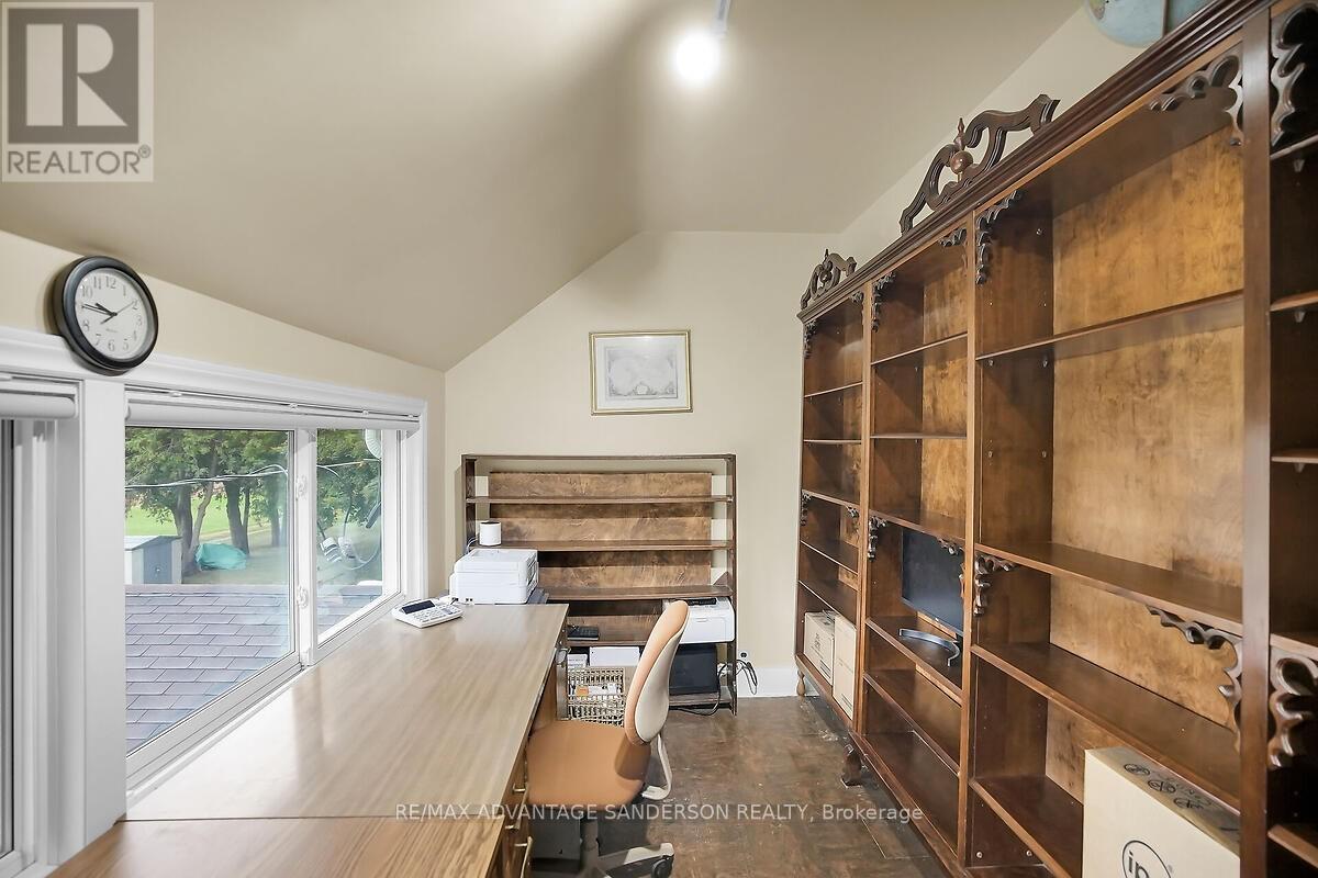 8523 Townsend Line, Lambton Shores, Ontario  N0M 1B0 - Photo 38 - X12426132