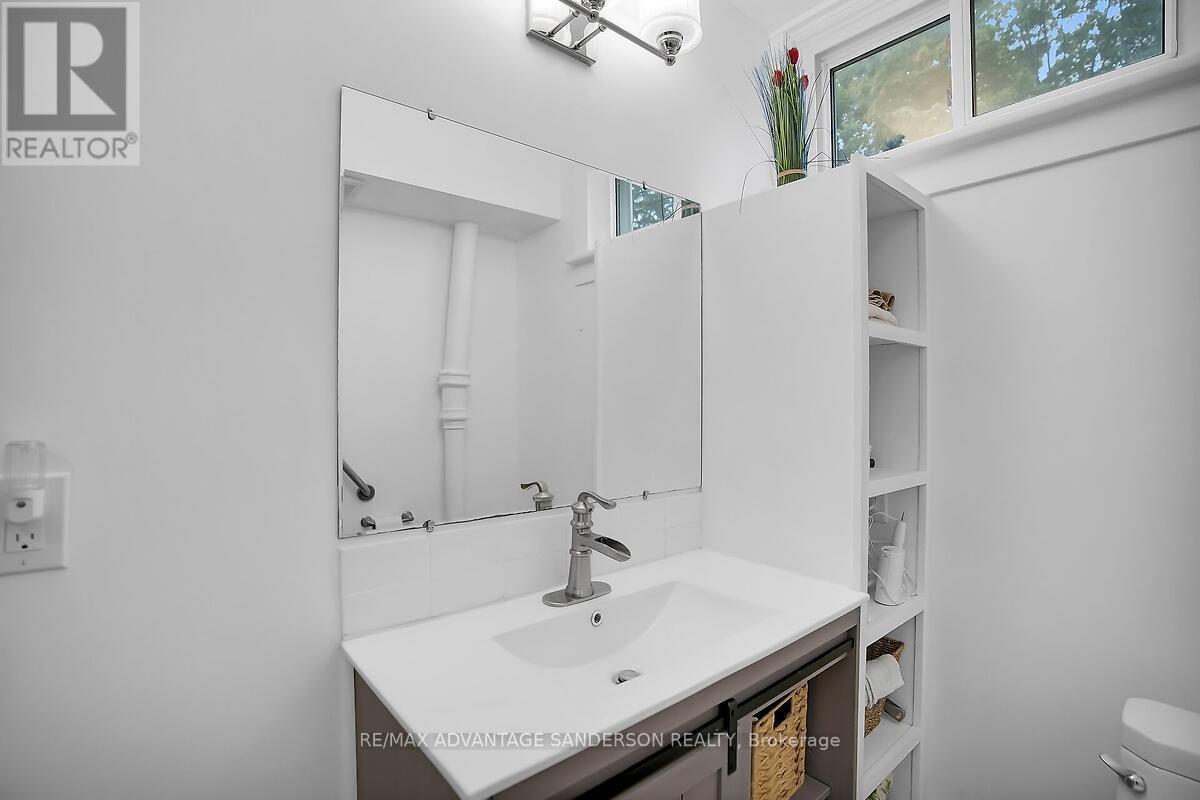 8523 Townsend Line, Lambton Shores, Ontario  N0M 1B0 - Photo 40 - X12426132