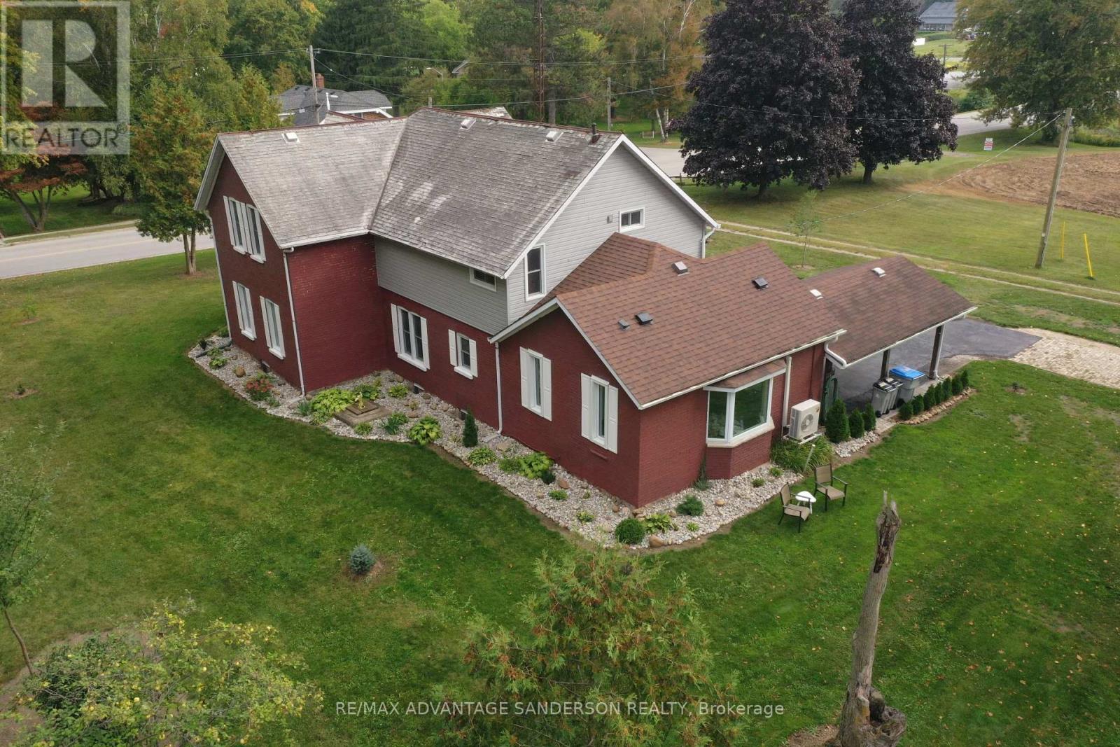 8523 Townsend Line, Lambton Shores, Ontario  N0M 1B0 - Photo 5 - X12426132