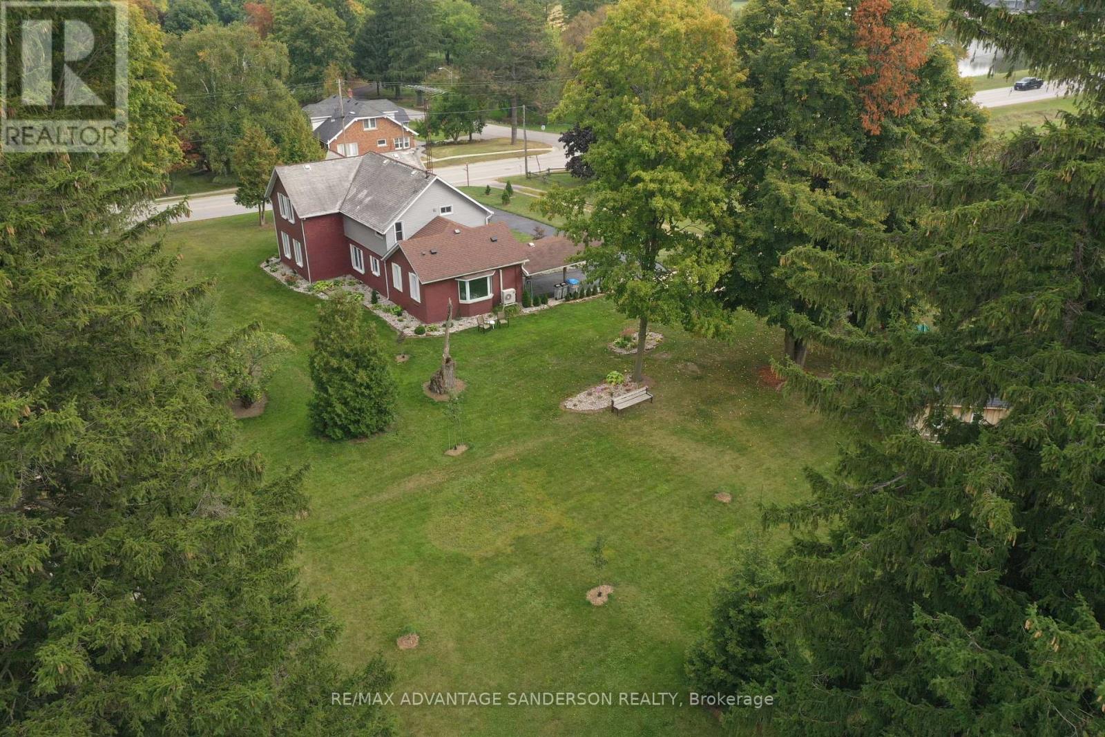 8523 Townsend Line, Lambton Shores, Ontario  N0M 1B0 - Photo 6 - X12426132