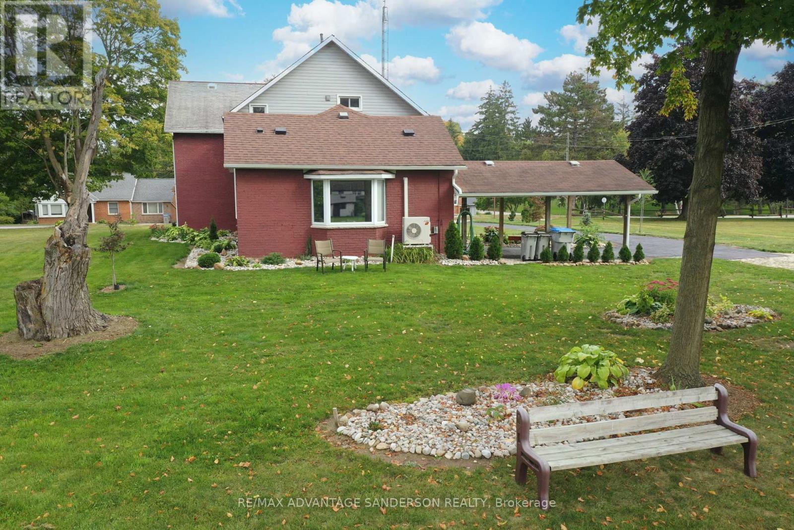 8523 Townsend Line, Lambton Shores, Ontario  N0M 1B0 - Photo 7 - X12426132