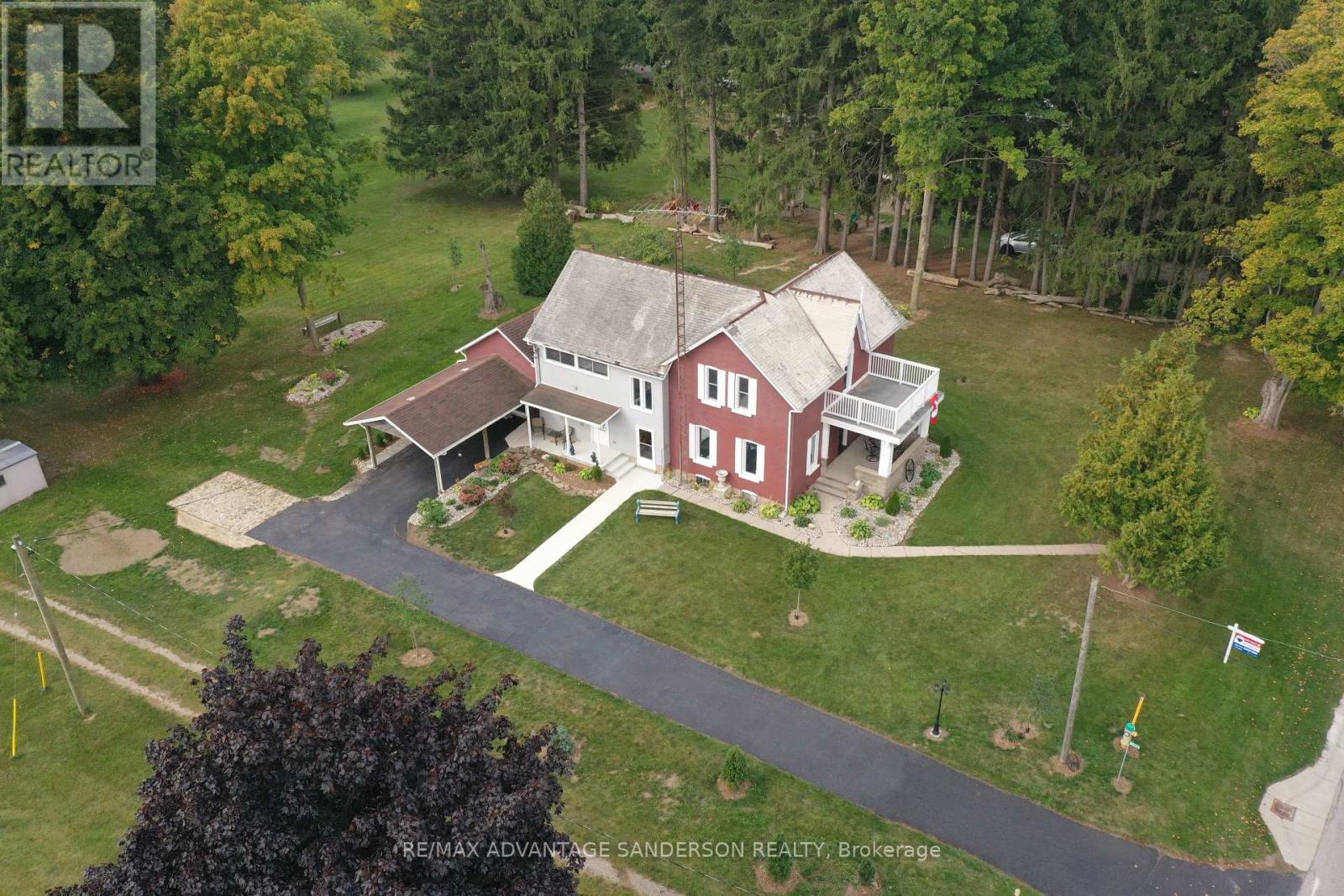 8523 Townsend Line, Lambton Shores, Ontario  N0M 1B0 - Photo 9 - X12426132