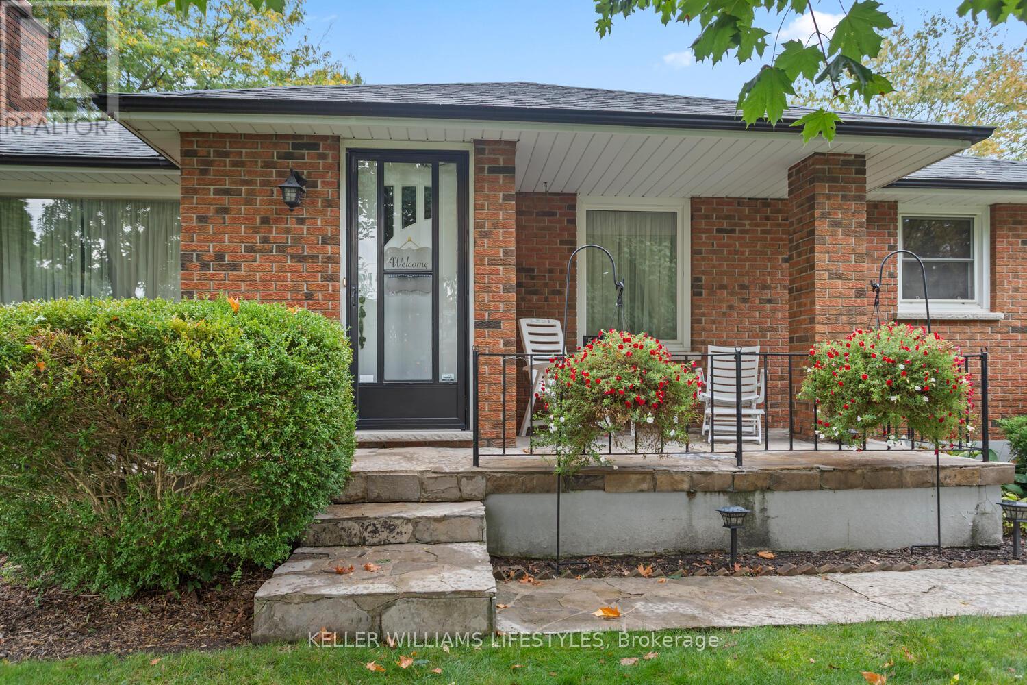 54 David Street, London South, Ontario  N6P 1B3 - Photo 3 - X12426142