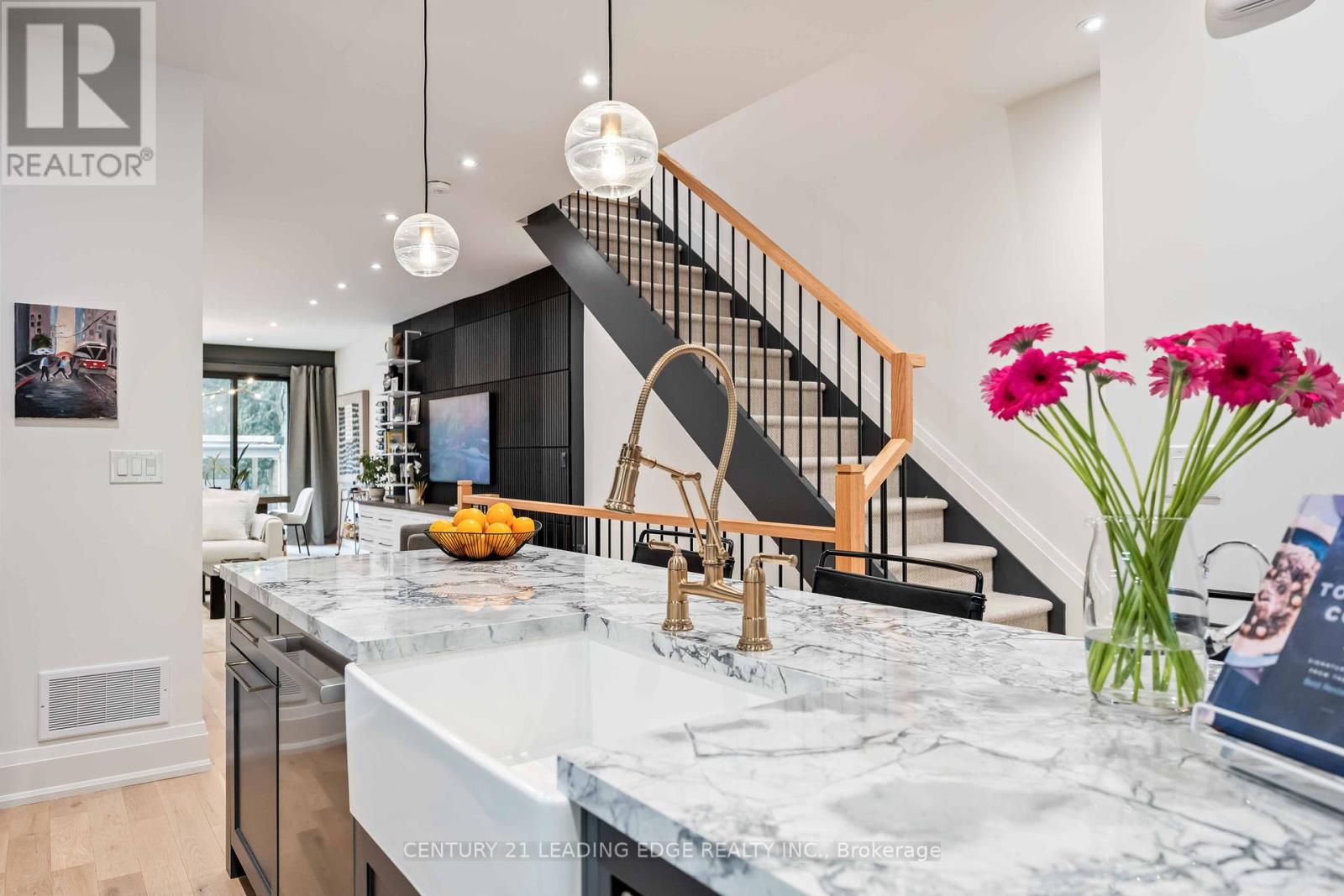 37 Bertmount Avenue, Toronto, Ontario  M4M 2X8 - Photo 15 - E12426015