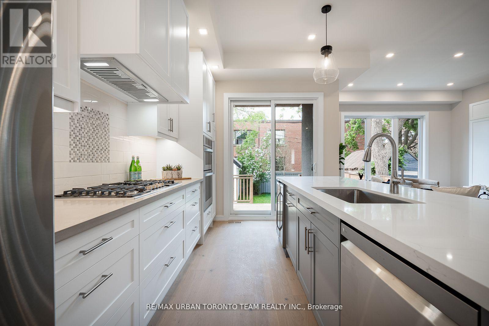 26 Kalmar Avenue, Toronto, Ontario  M1N 3G3 - Photo 6 - E12426022