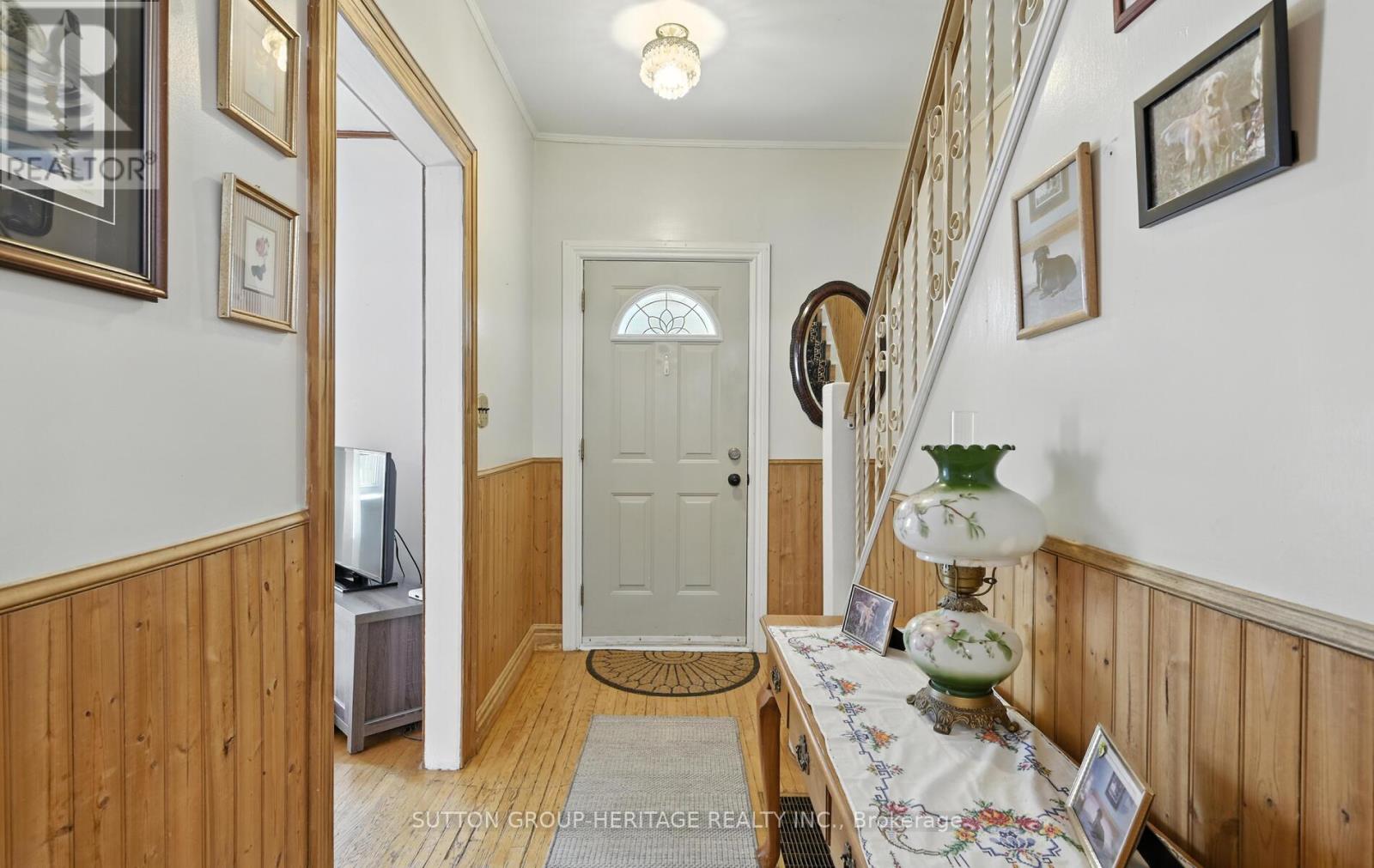 170 Alma Street, Oshawa, Ontario  L1G 2C2 - Photo 2 - E12426066