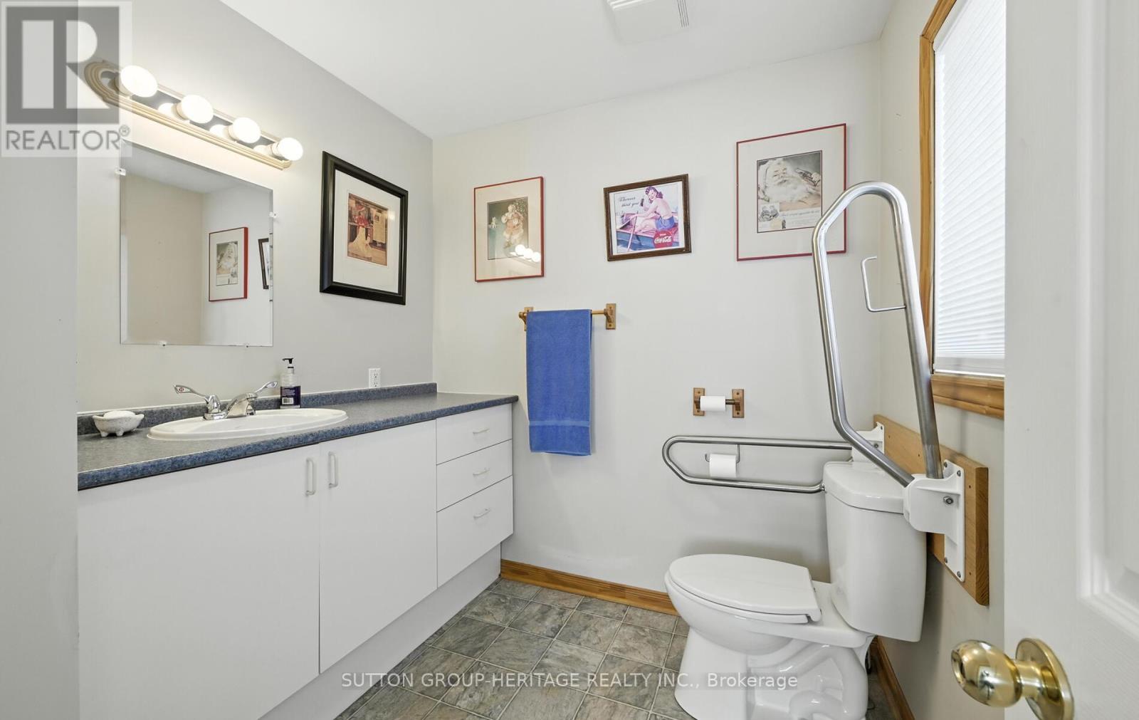 170 Alma Street, Oshawa, Ontario  L1G 2C2 - Photo 9 - E12426066
