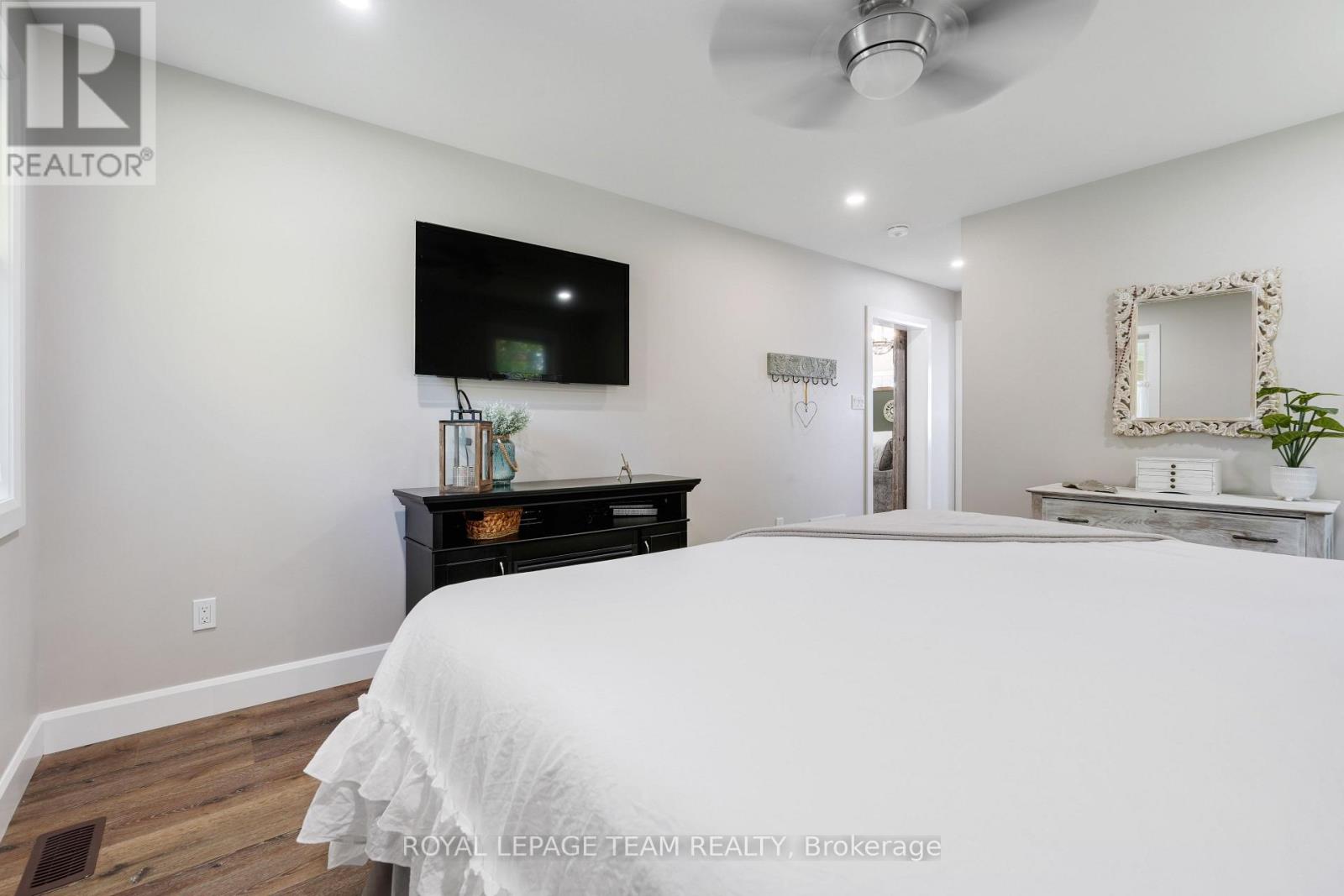 10527 Kirker Road, South Dundas, Ontario  K0E 1C0 - Photo 17 - X12426133