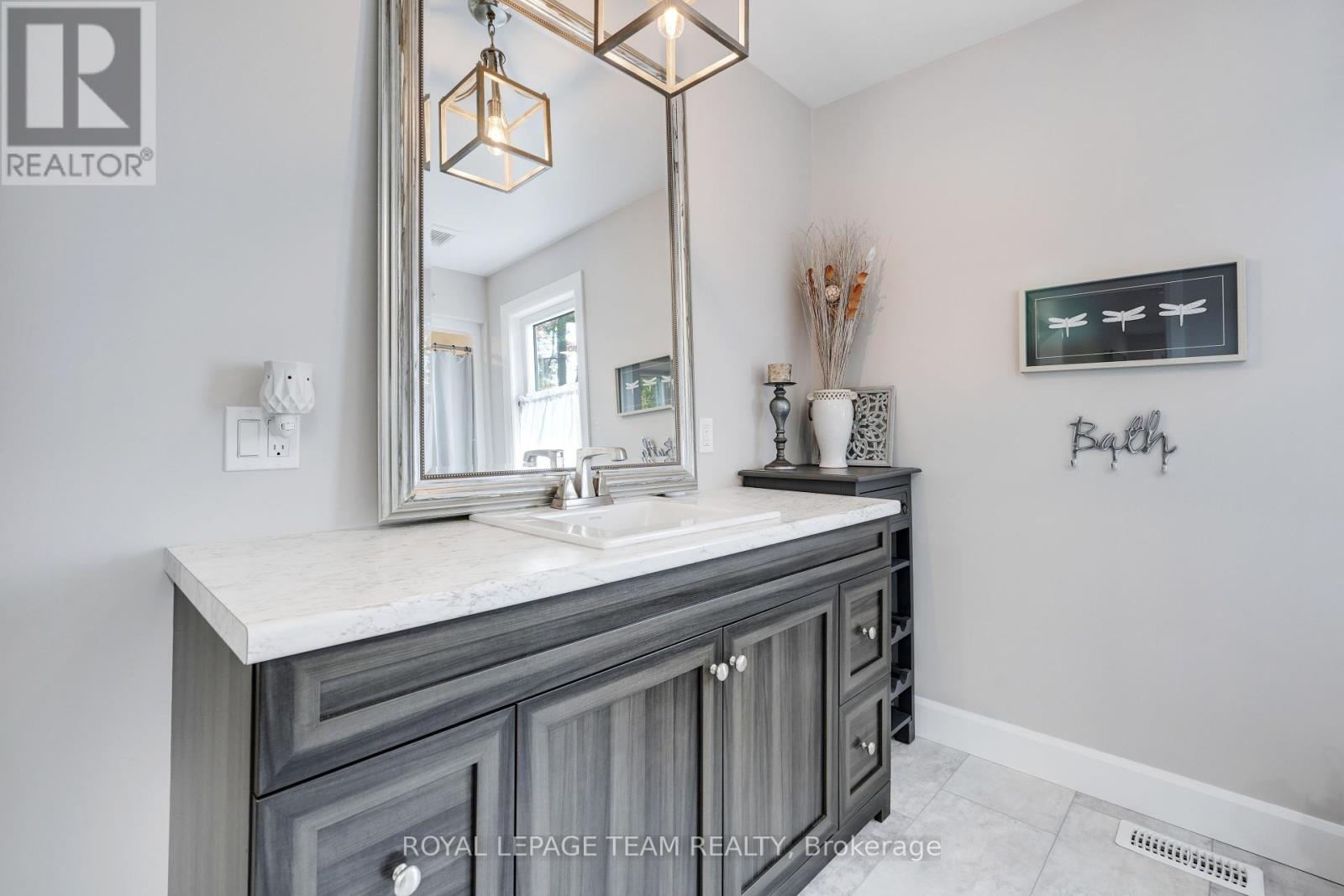 10527 Kirker Road, South Dundas, Ontario  K0E 1C0 - Photo 19 - X12426133
