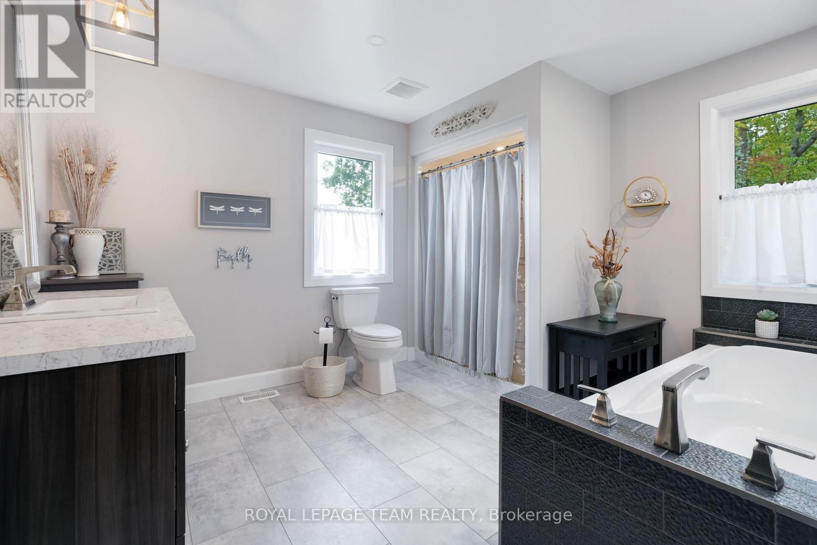 10527 Kirker Road, South Dundas, Ontario  K0E 1C0 - Photo 21 - X12426133