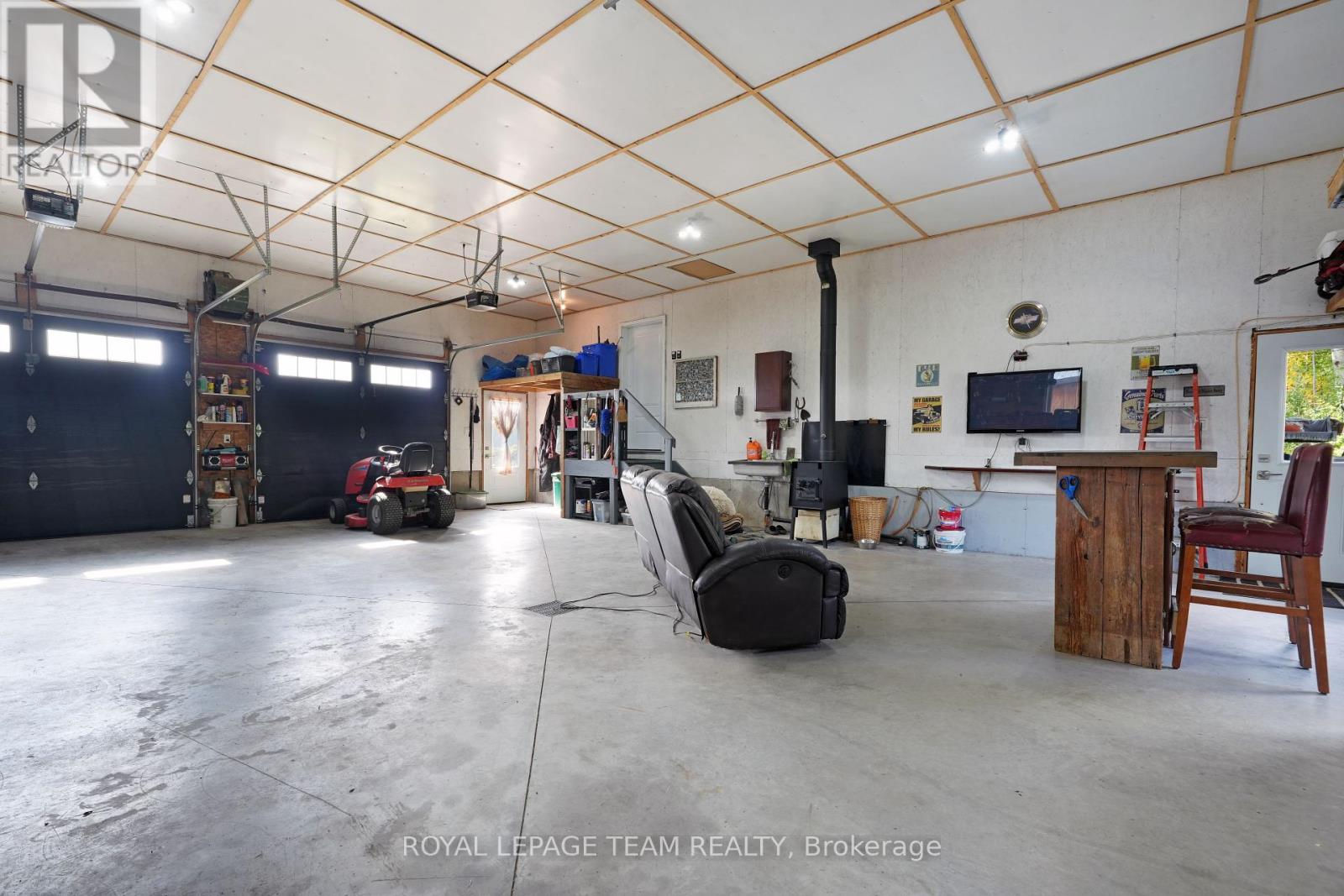 10527 Kirker Road, South Dundas, Ontario  K0E 1C0 - Photo 31 - X12426133
