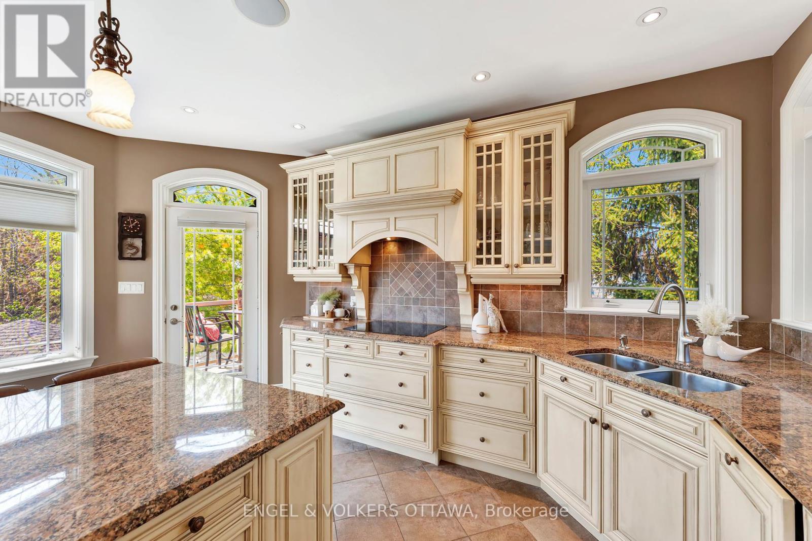 2 Beechgrove Gardens, Ottawa, Ontario  K2S 1R1 - Photo 11 - X12426173