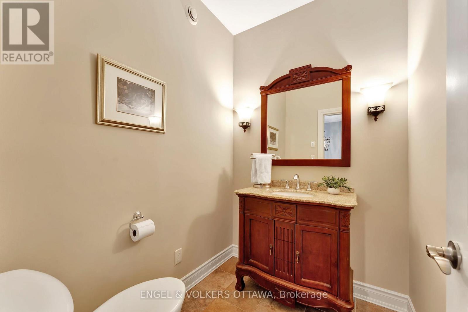 2 Beechgrove Gardens, Ottawa, Ontario  K2S 1R1 - Photo 17 - X12426173