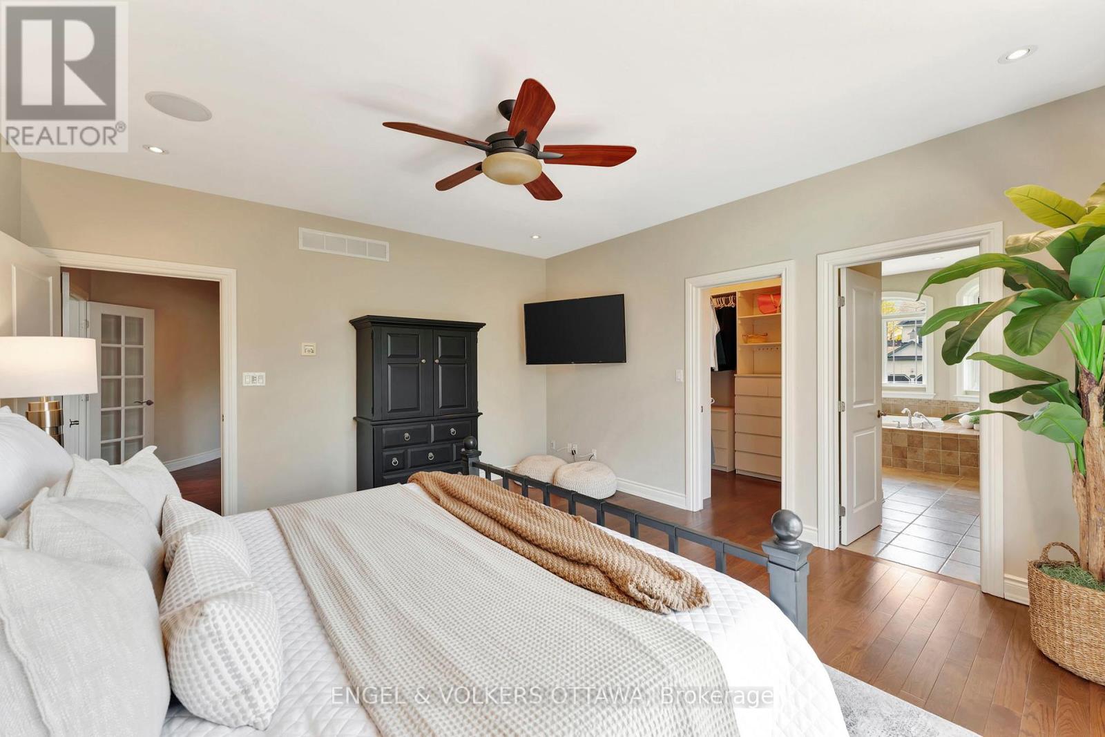 2 Beechgrove Gardens, Ottawa, Ontario  K2S 1R1 - Photo 19 - X12426173