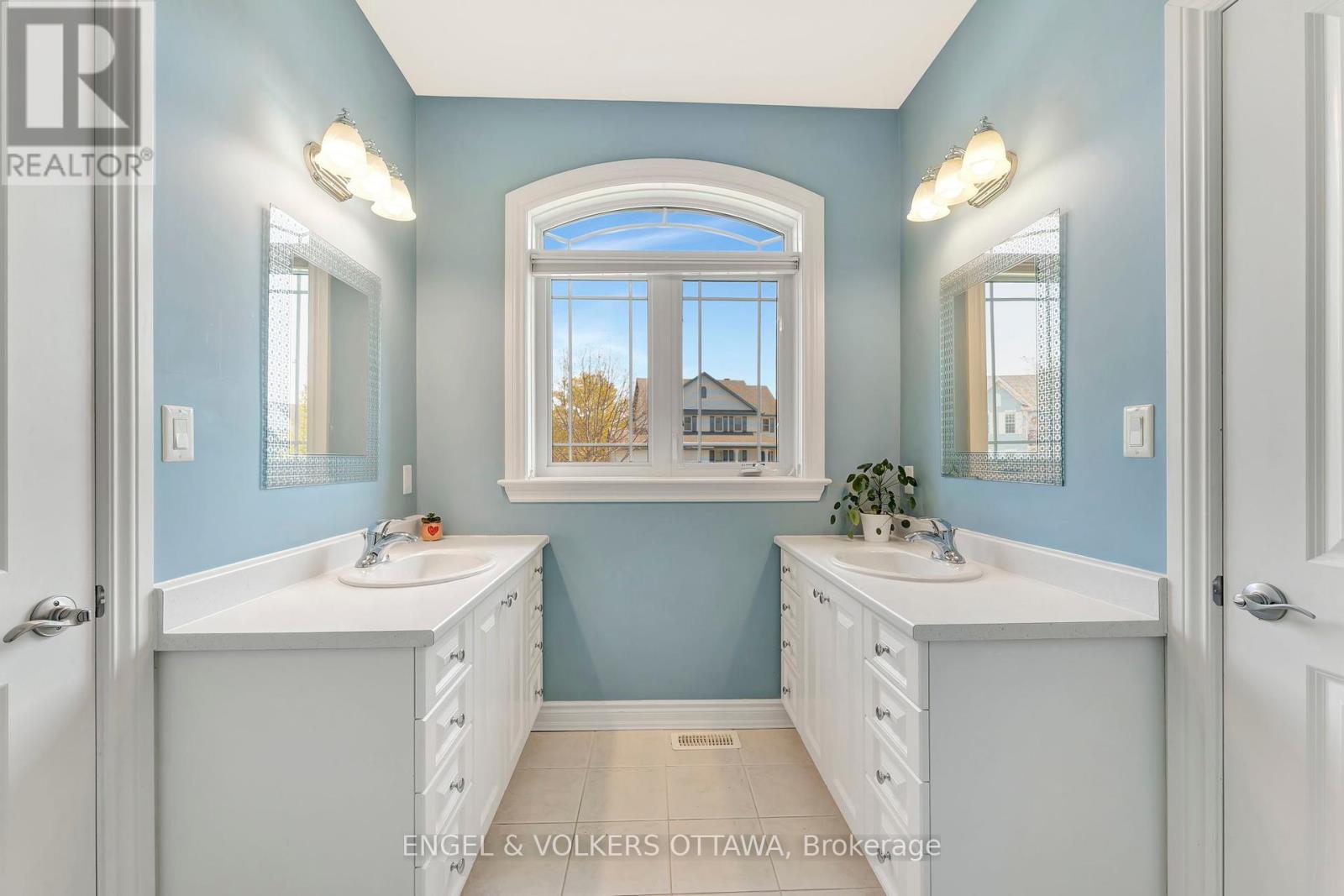 2 Beechgrove Gardens, Ottawa, Ontario  K2S 1R1 - Photo 24 - X12426173