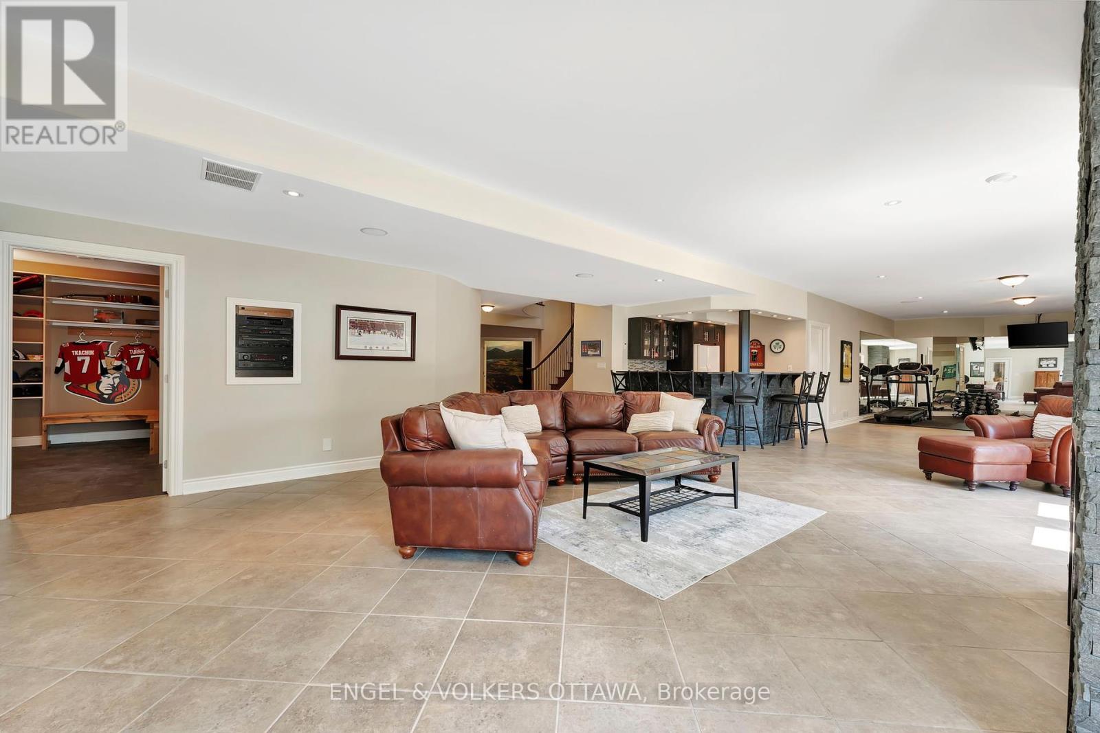 2 Beechgrove Gardens, Ottawa, Ontario  K2S 1R1 - Photo 31 - X12426173