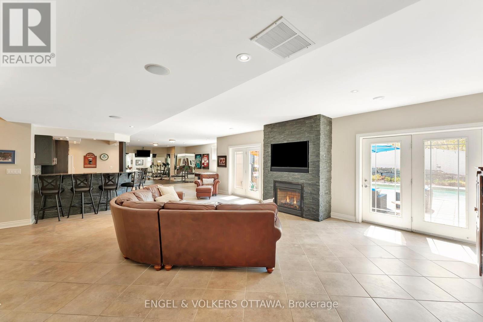 2 Beechgrove Gardens, Ottawa, Ontario  K2S 1R1 - Photo 34 - X12426173