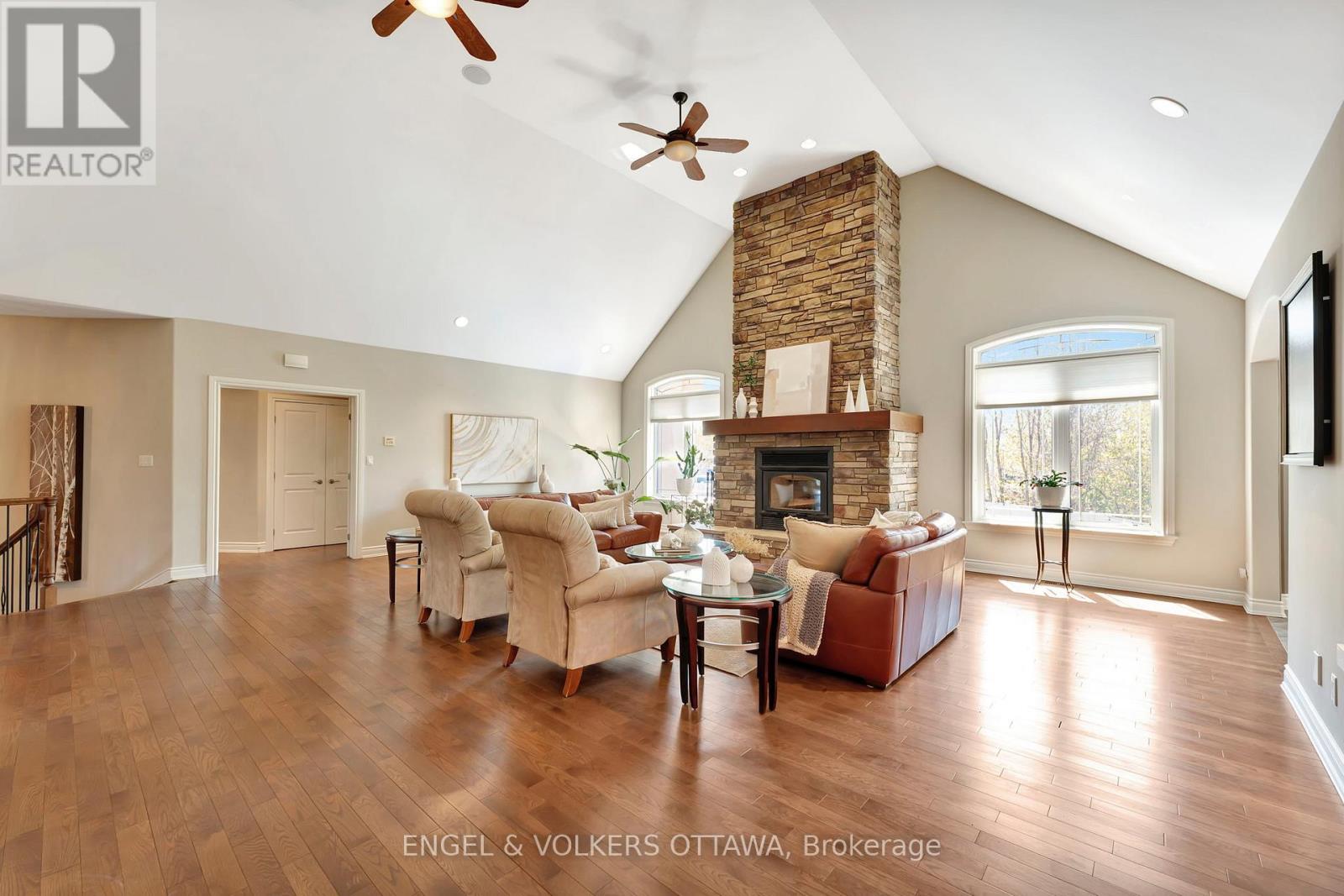 2 Beechgrove Gardens, Ottawa, Ontario  K2S 1R1 - Photo 4 - X12426173