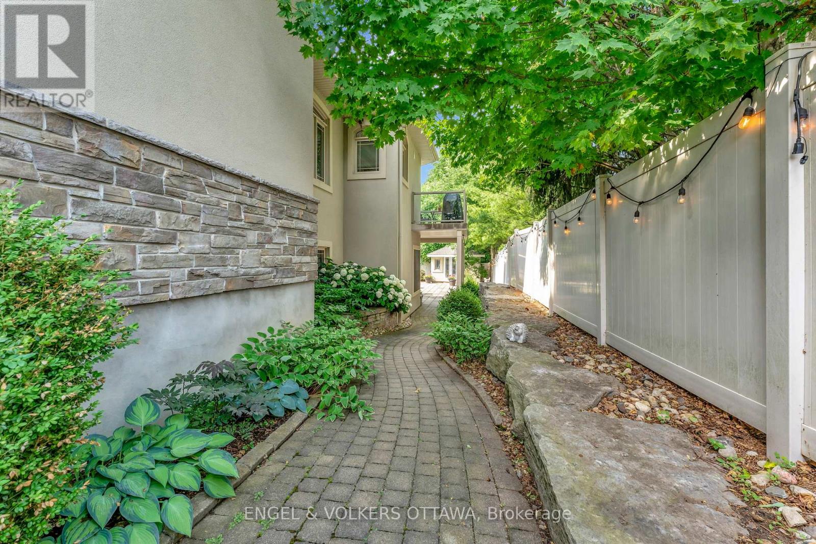 2 Beechgrove Gardens, Ottawa, Ontario  K2S 1R1 - Photo 40 - X12426173