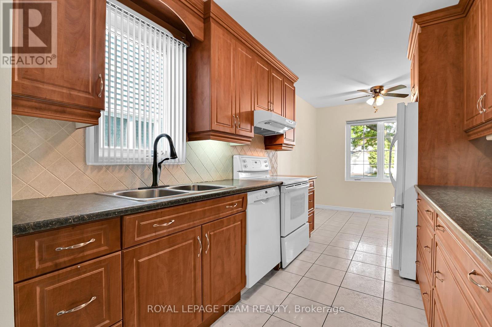 310 Mceachern Crescent, Ottawa, Ontario  K1E 3K2 - Photo 12 - X12426174