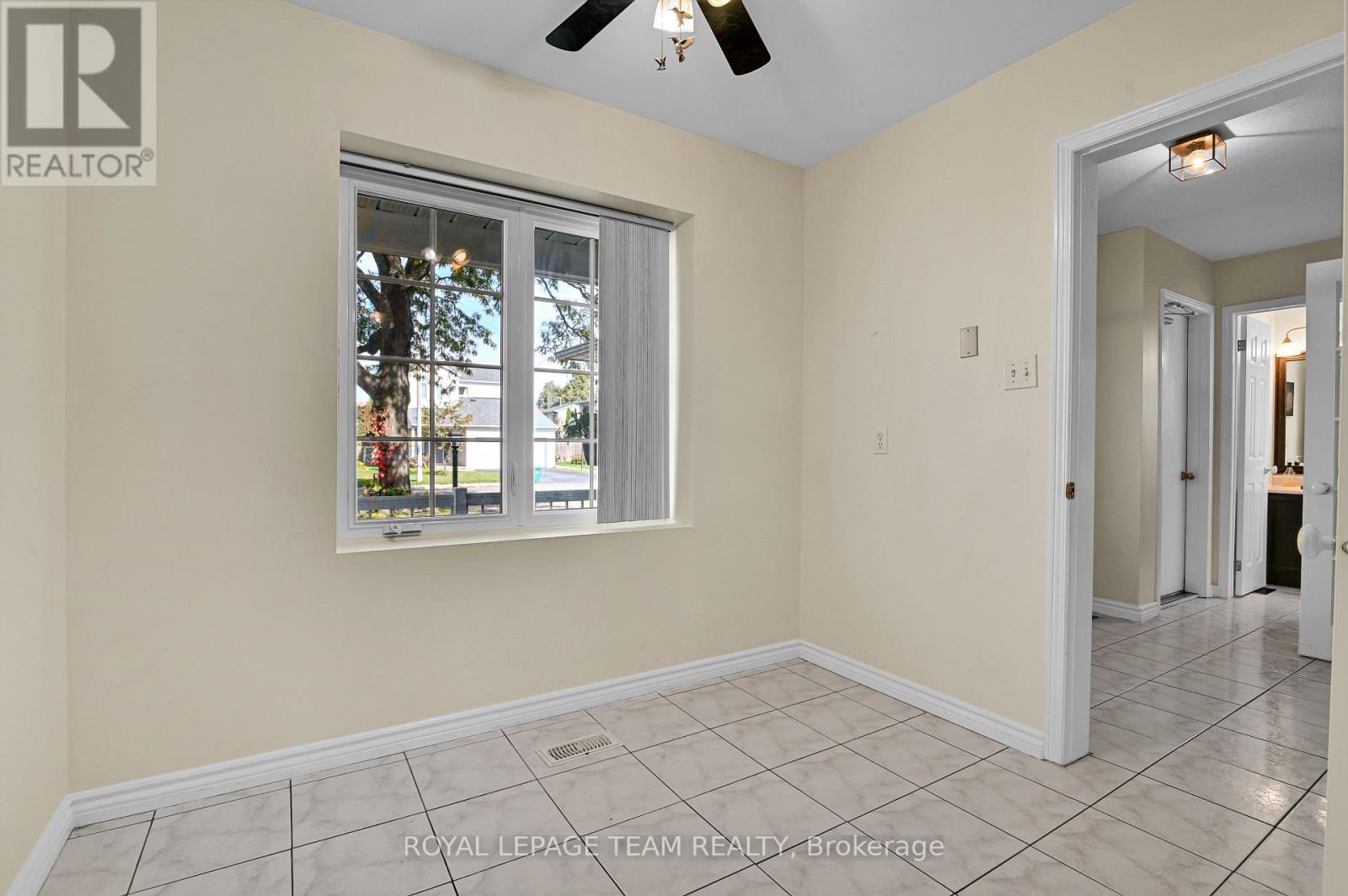 310 Mceachern Crescent, Ottawa, Ontario  K1E 3K2 - Photo 14 - X12426174