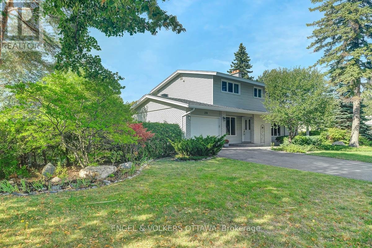 29 Qualicum Street, Ottawa, Ontario  K2H 7H1 - Photo 3 - X12426186