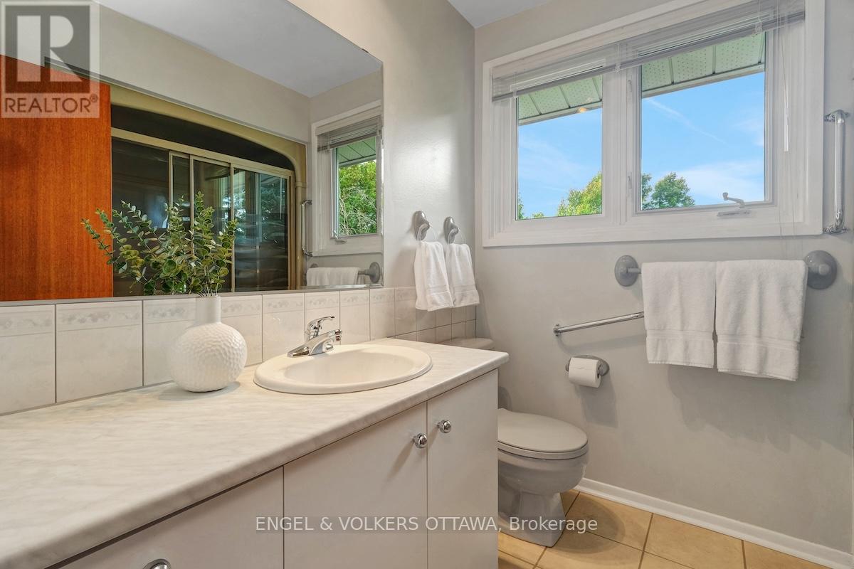 29 Qualicum Street, Ottawa, Ontario  K2H 7H1 - Photo 38 - X12426186