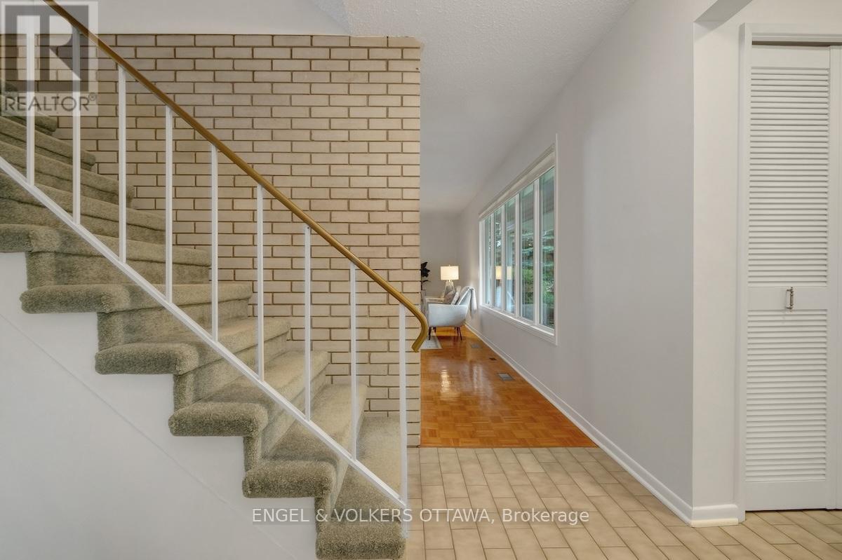 29 Qualicum Street, Ottawa, Ontario  K2H 7H1 - Photo 6 - X12426186