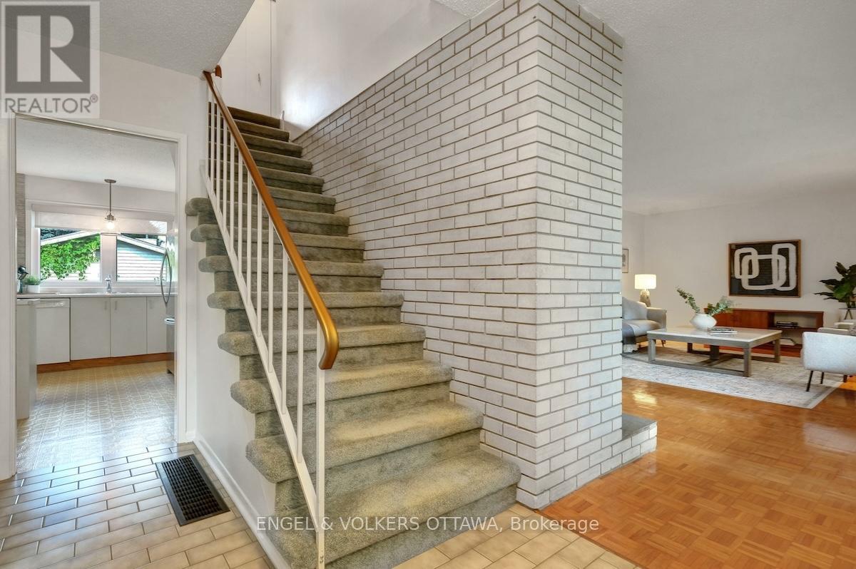 29 Qualicum Street, Ottawa, Ontario  K2H 7H1 - Photo 7 - X12426186