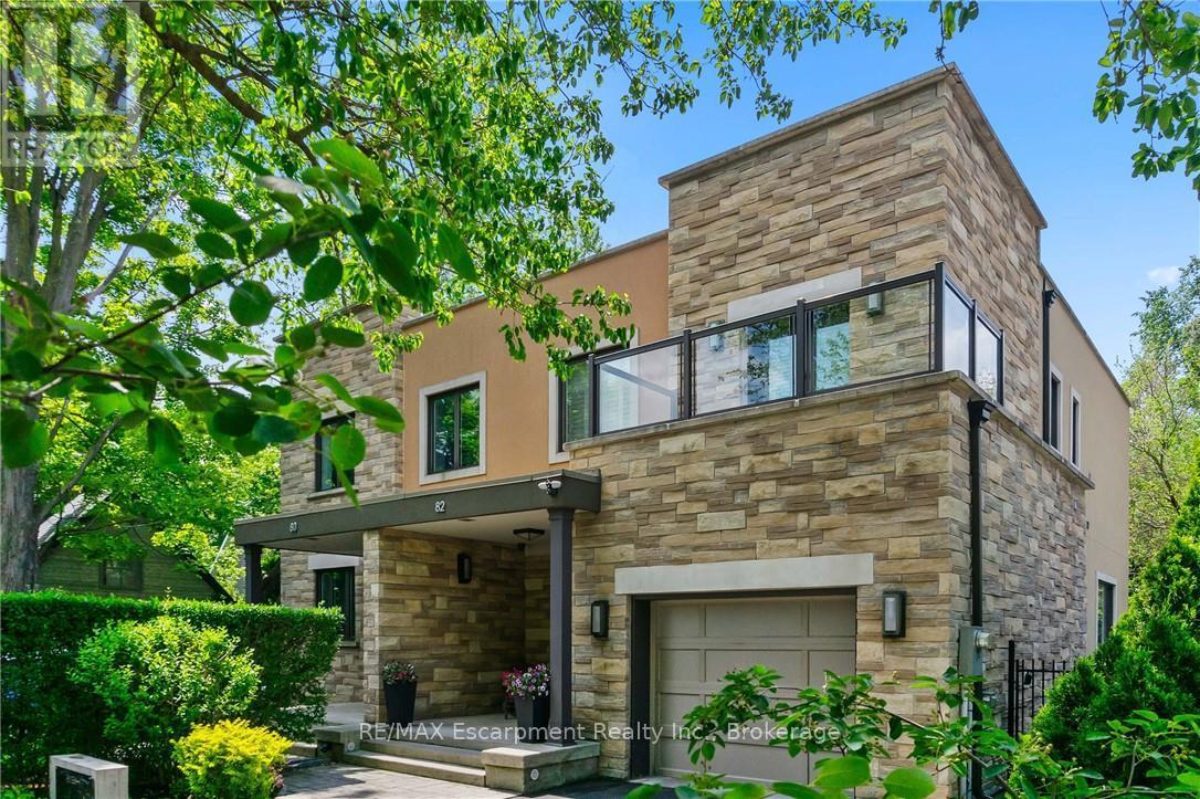 82 Brant Street, Oakville, Ontario  L6K 2Z6 - Photo 2 - W12426179