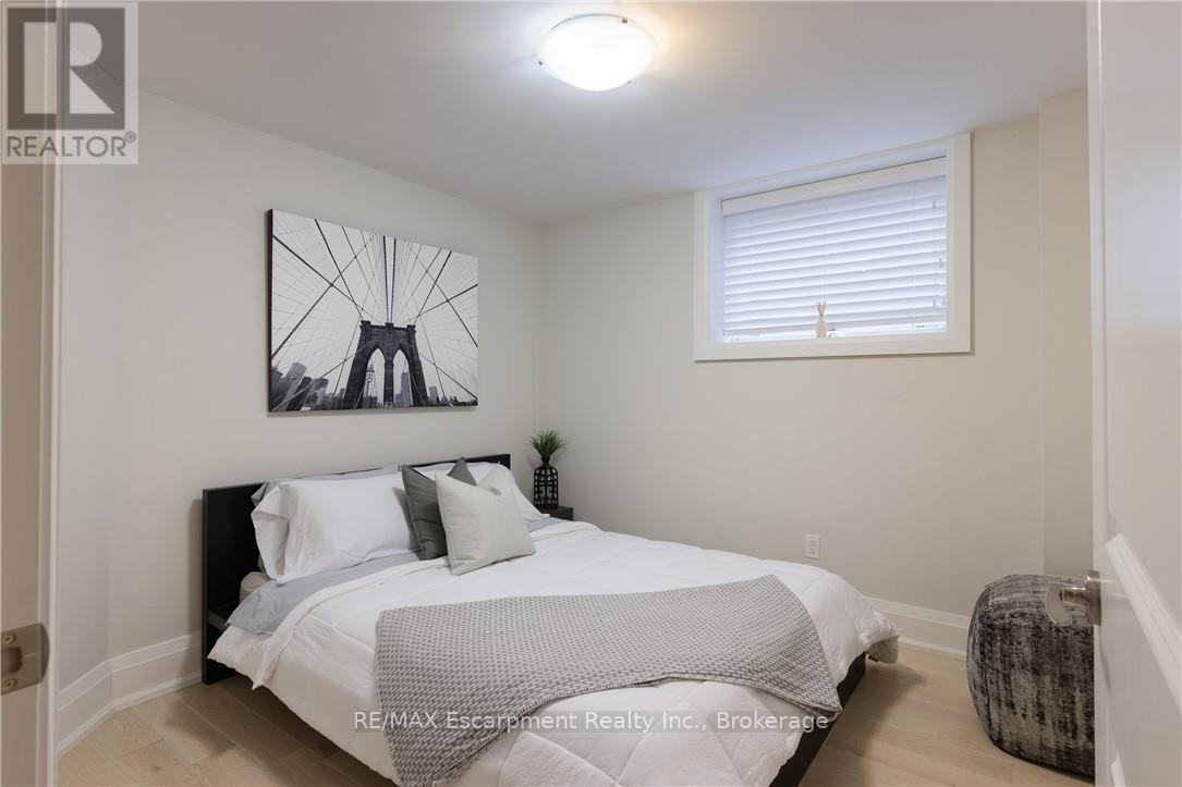 82 Brant Street, Oakville, Ontario  L6K 2Z6 - Photo 28 - W12426179