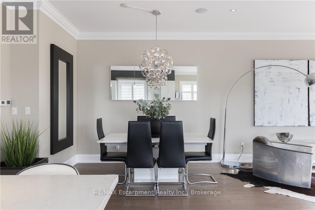 82 Brant Street, Oakville, Ontario  L6K 2Z6 - Photo 9 - W12426179