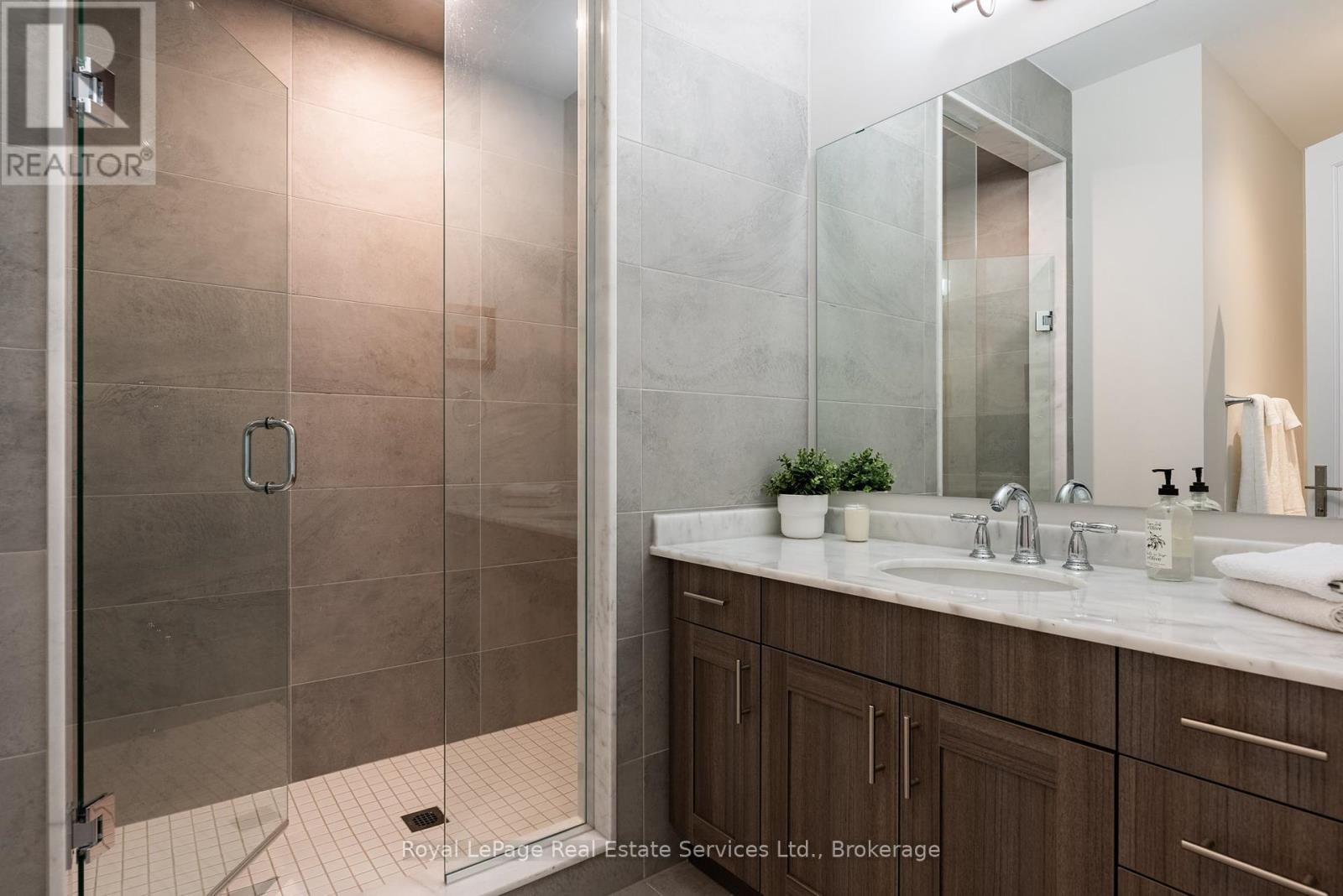 215 Prince George Crescent, Oakville, Ontario  L6L 0G5 - Photo 25 - W12426210