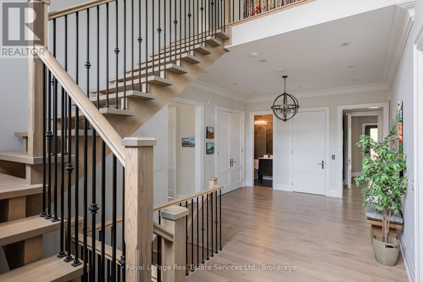 215 Prince George Crescent, Oakville, Ontario  L6L 0G5 - Photo 9 - W12426210