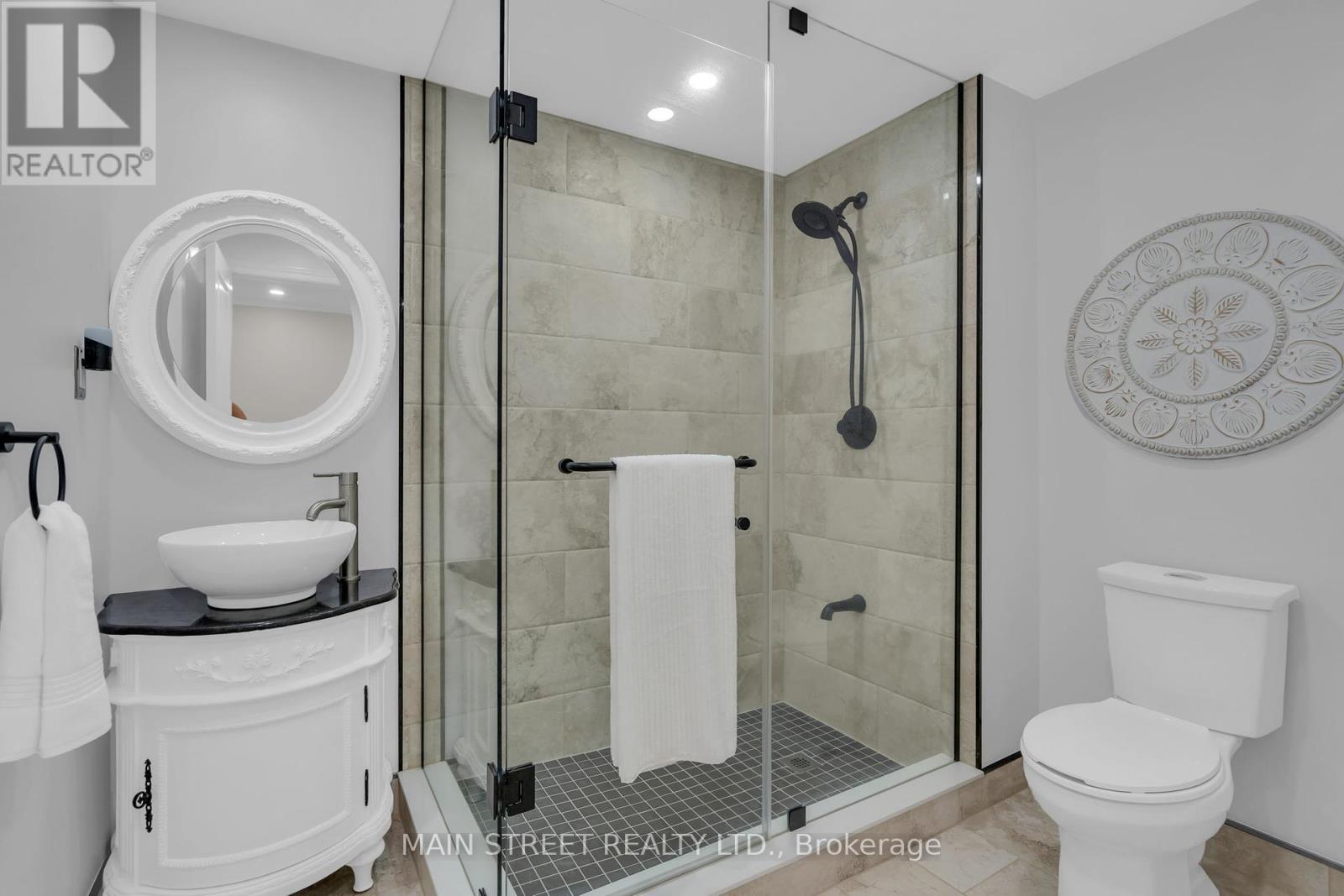 255 Malton Road, Newmarket, Ontario  L3Y 6B3 - Photo 17 - N12425957