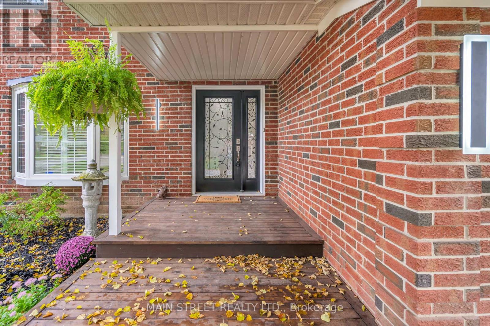 255 Malton Road, Newmarket, Ontario  L3Y 6B3 - Photo 2 - N12425957