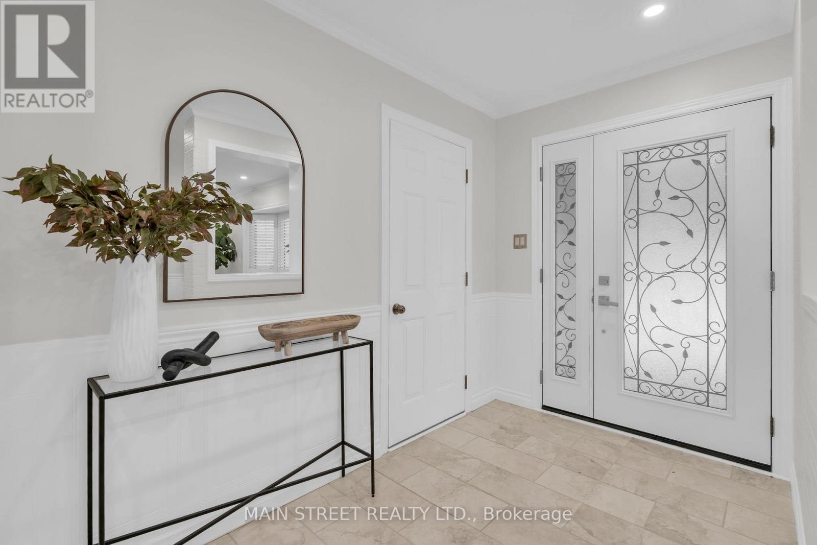 255 Malton Road, Newmarket, Ontario  L3Y 6B3 - Photo 3 - N12425957