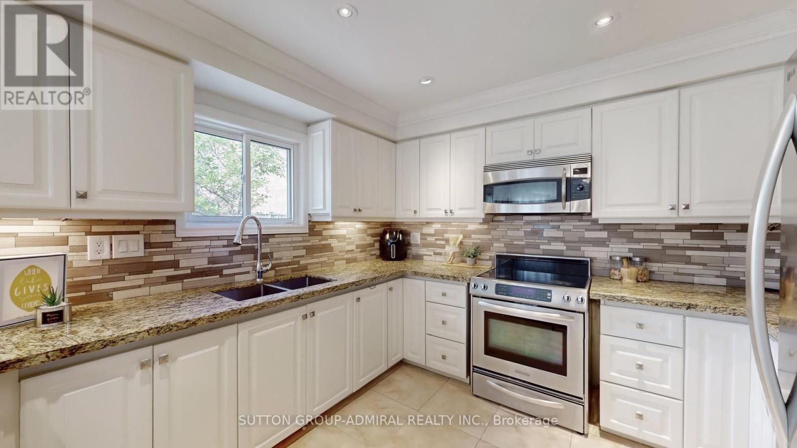 6 Mcdougall Court, Vaughan, Ontario  L4J 7A1 - Photo 11 - N12426034