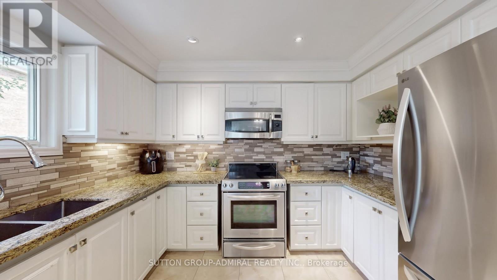 6 Mcdougall Court, Vaughan, Ontario  L4J 7A1 - Photo 12 - N12426034
