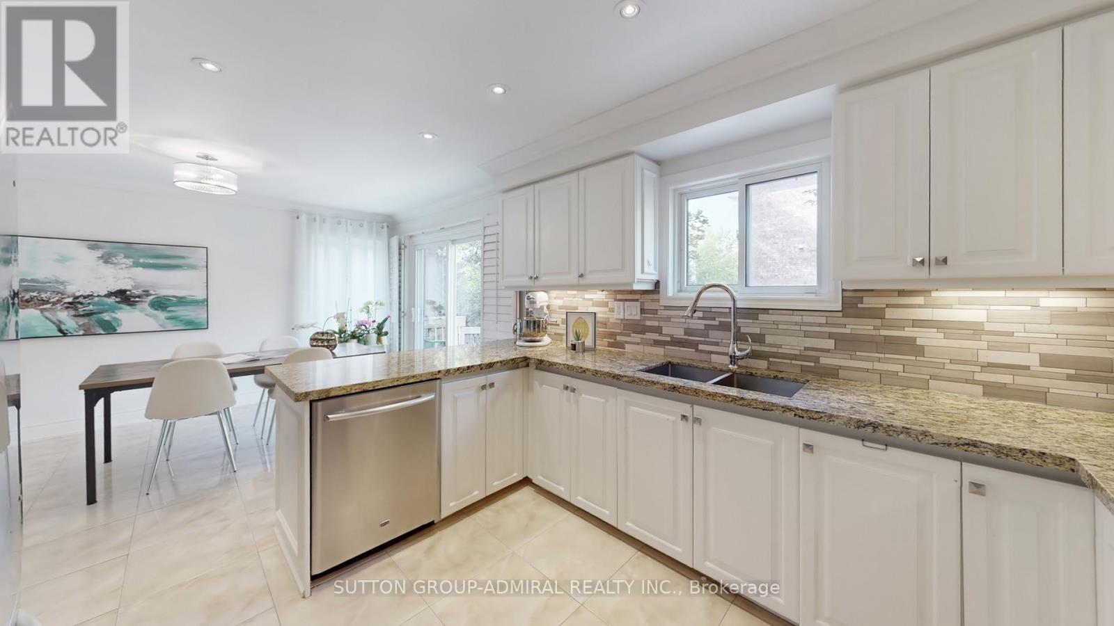 6 Mcdougall Court, Vaughan, Ontario  L4J 7A1 - Photo 14 - N12426034
