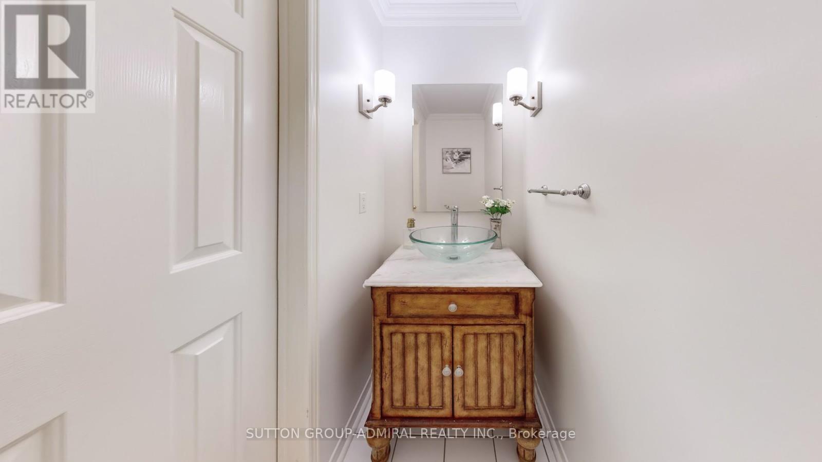 6 Mcdougall Court, Vaughan, Ontario  L4J 7A1 - Photo 18 - N12426034