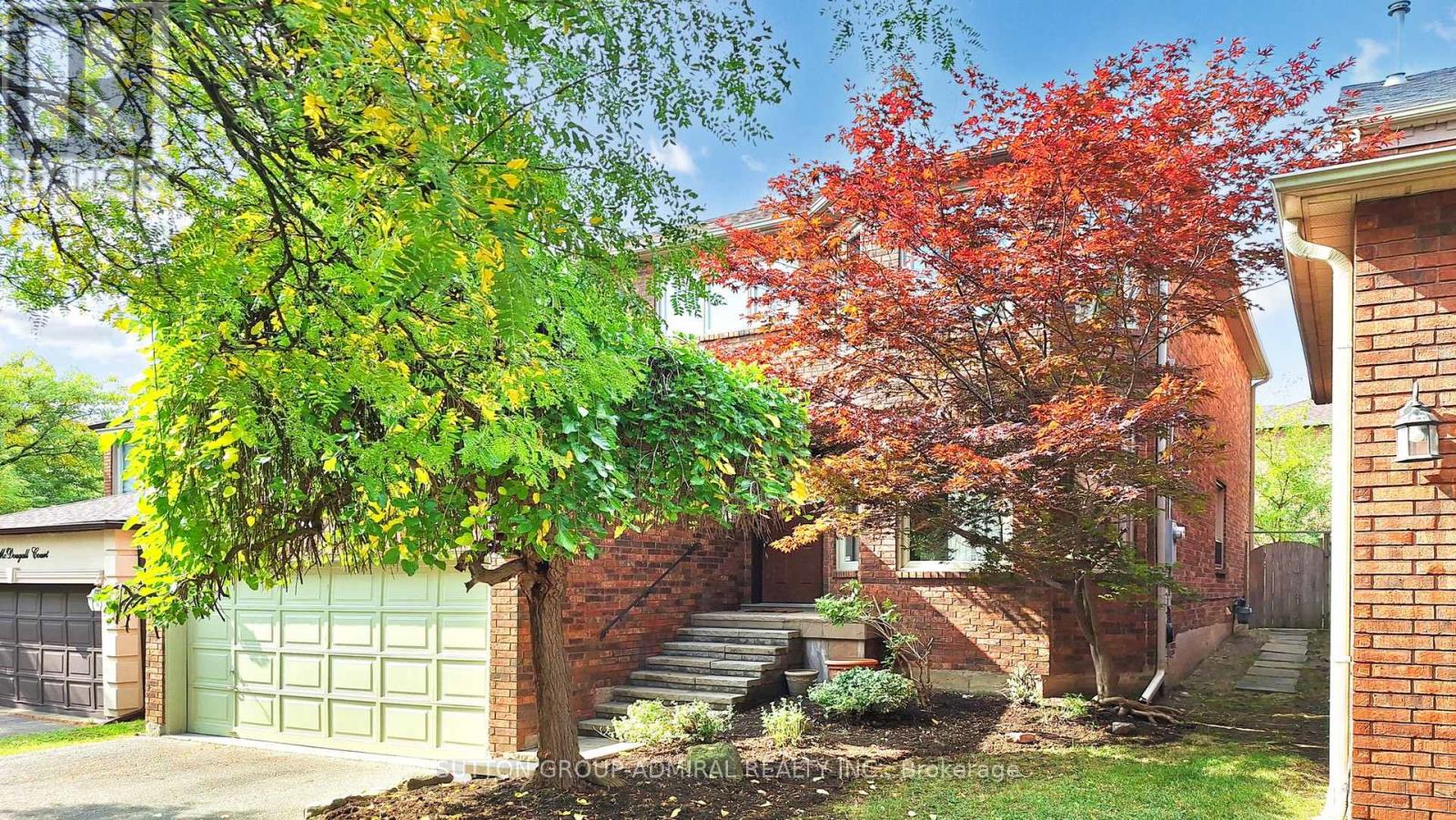6 Mcdougall Court, Vaughan, Ontario  L4J 7A1 - Photo 2 - N12426034