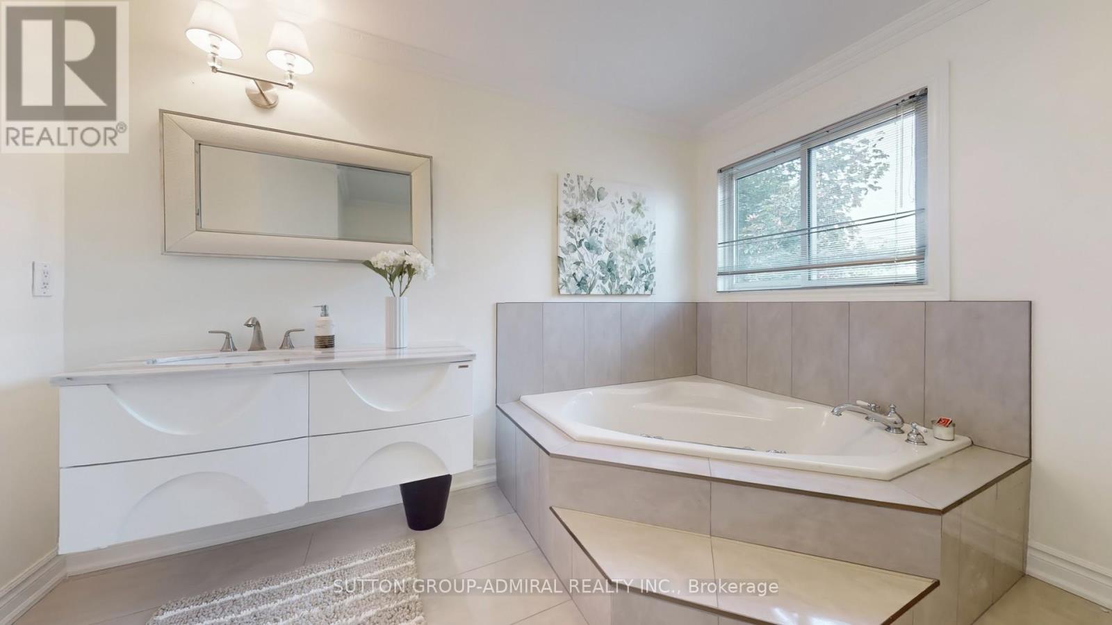 6 Mcdougall Court, Vaughan, Ontario  L4J 7A1 - Photo 24 - N12426034