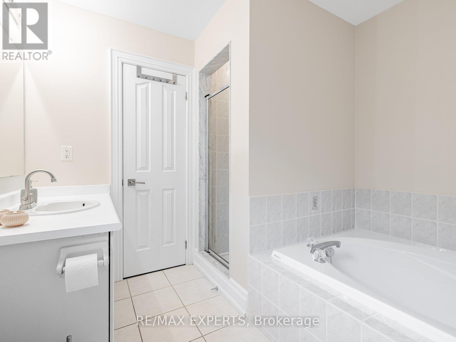 6 Lookout Point Court, Vaughan, Ontario  L4H 1N7 - Photo 23 - N12426038