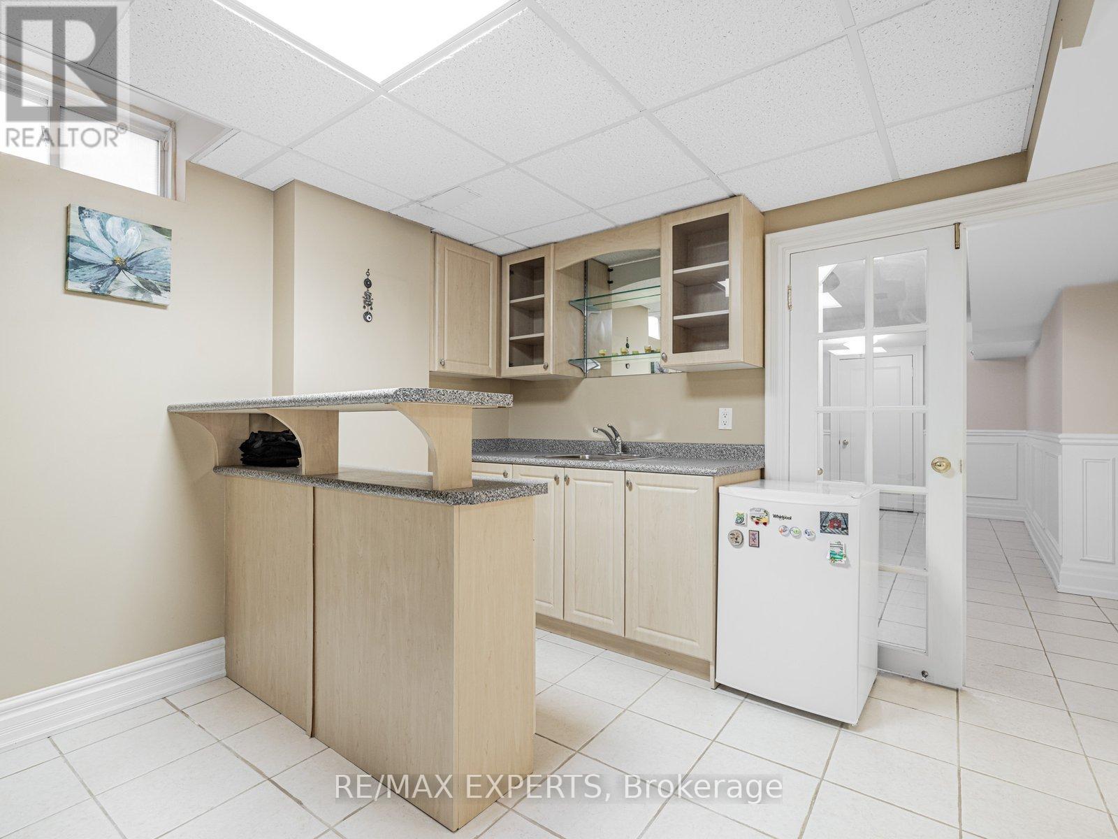 6 Lookout Point Court, Vaughan, Ontario  L4H 1N7 - Photo 28 - N12426038