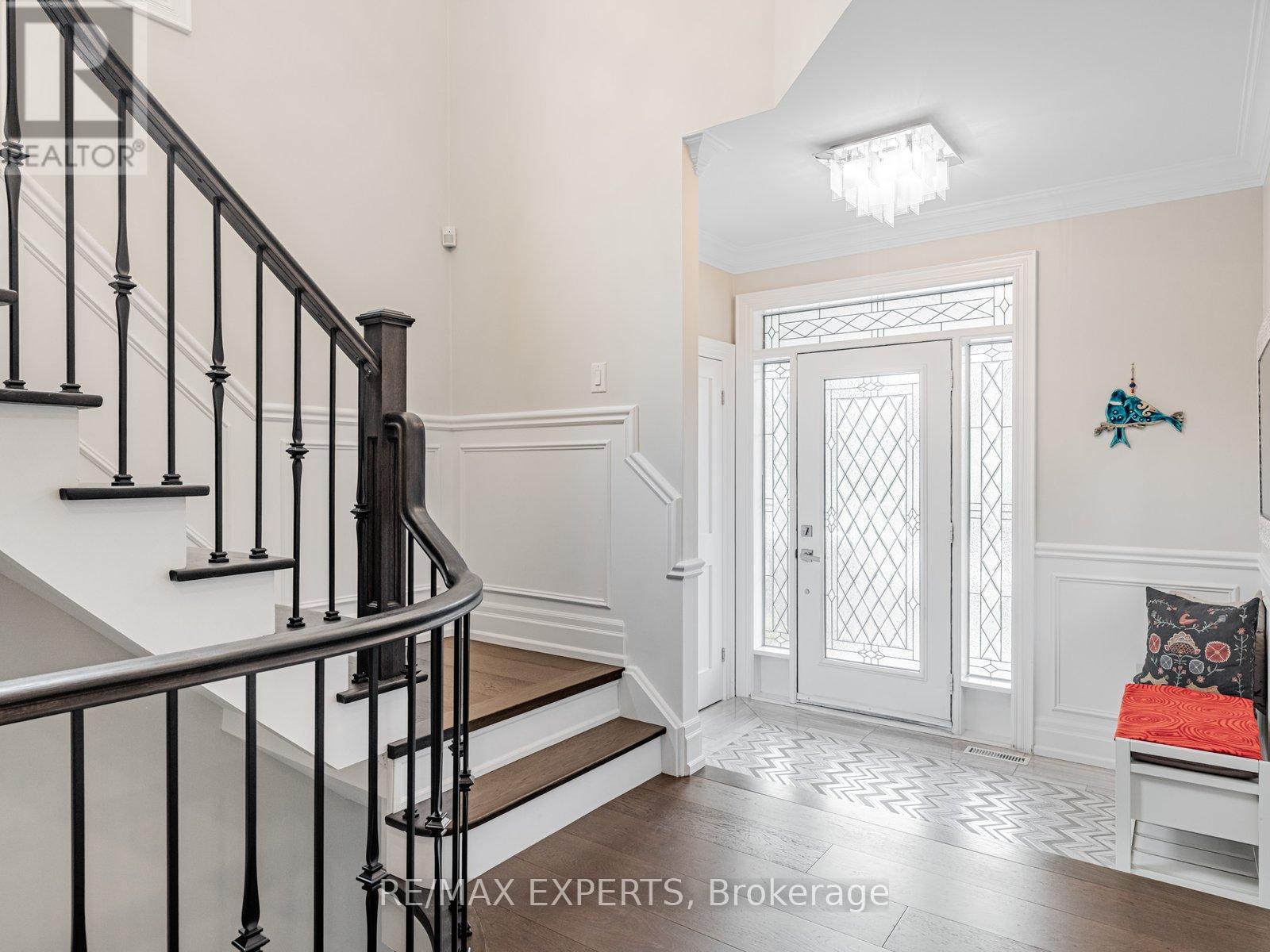 6 Lookout Point Court, Vaughan, Ontario  L4H 1N7 - Photo 4 - N12426038